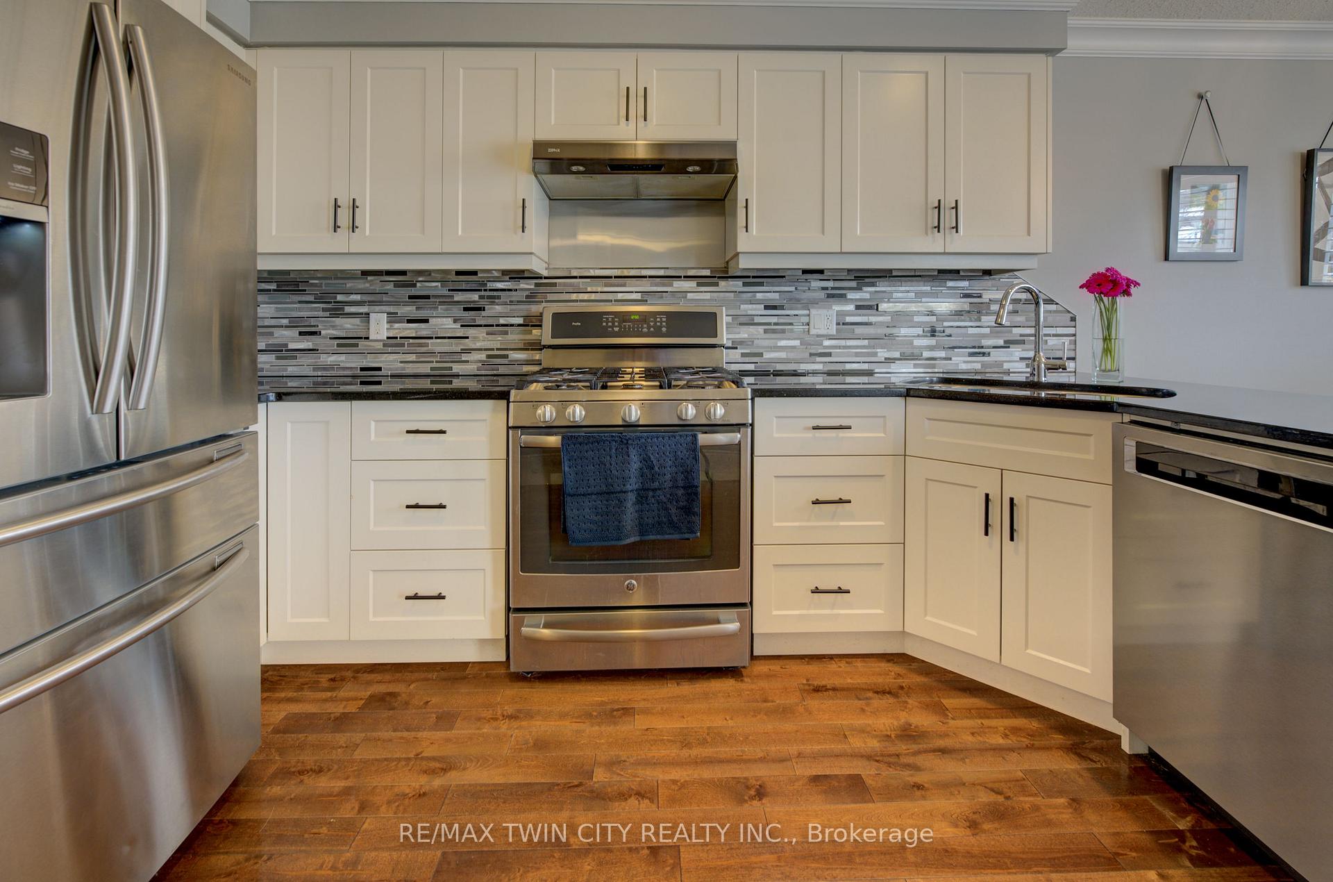 Photo 8 of 124 Whittaker Crescent, Cambridge — HOMEH