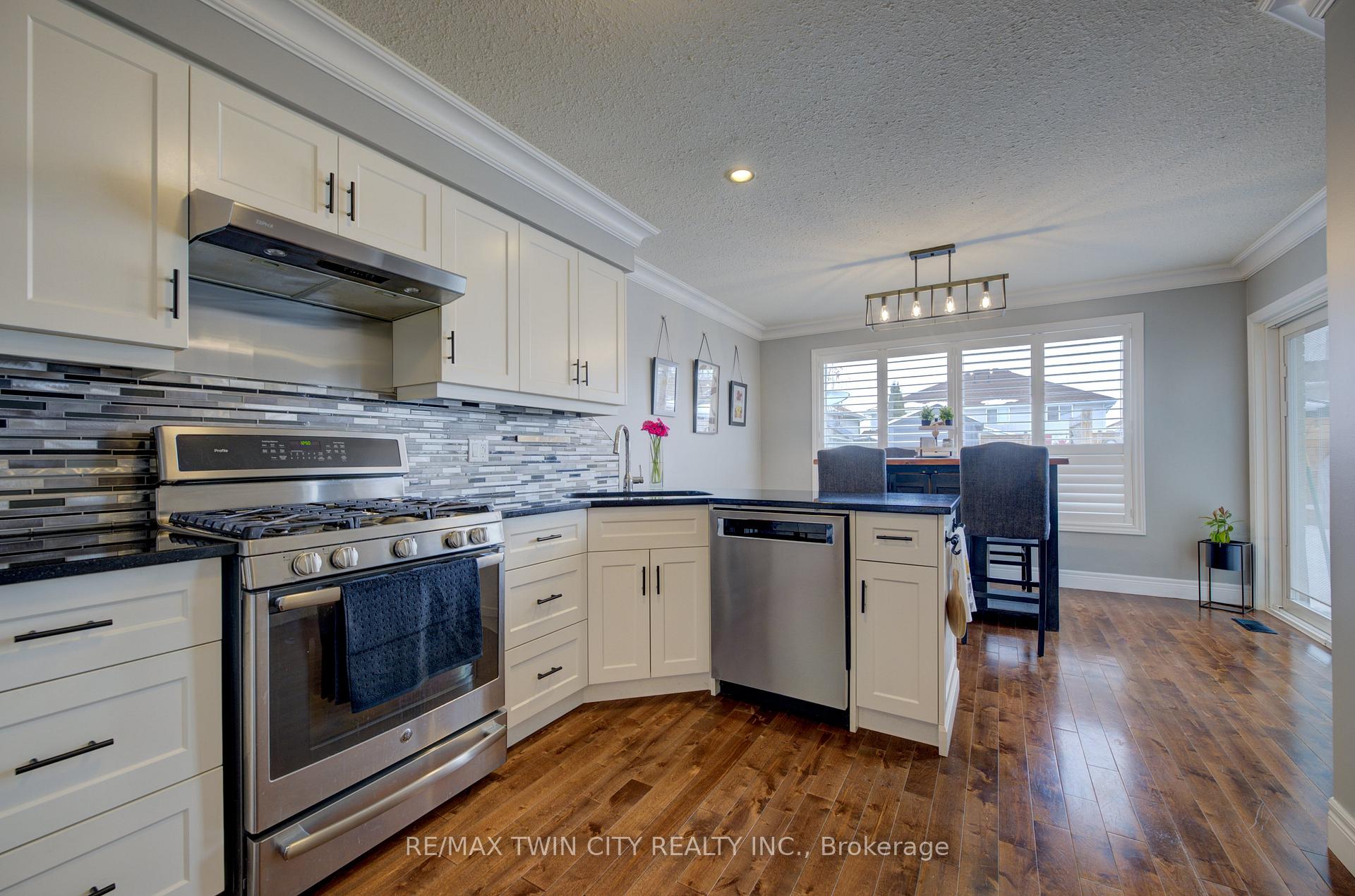 Photo 9 of 124 Whittaker Crescent, Cambridge — HOMEH