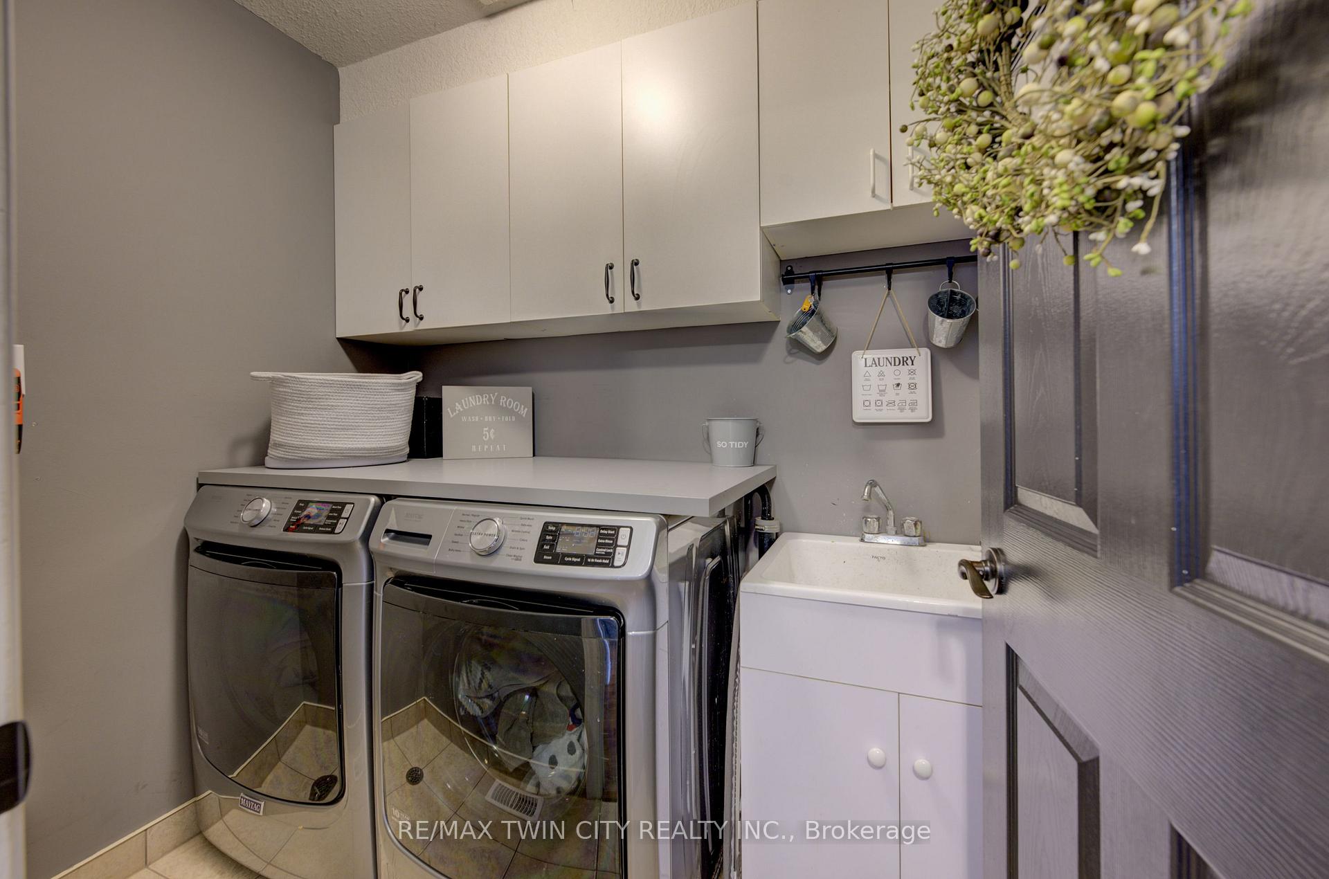 Photo 11 of 124 Whittaker Crescent, Cambridge — HOMEH
