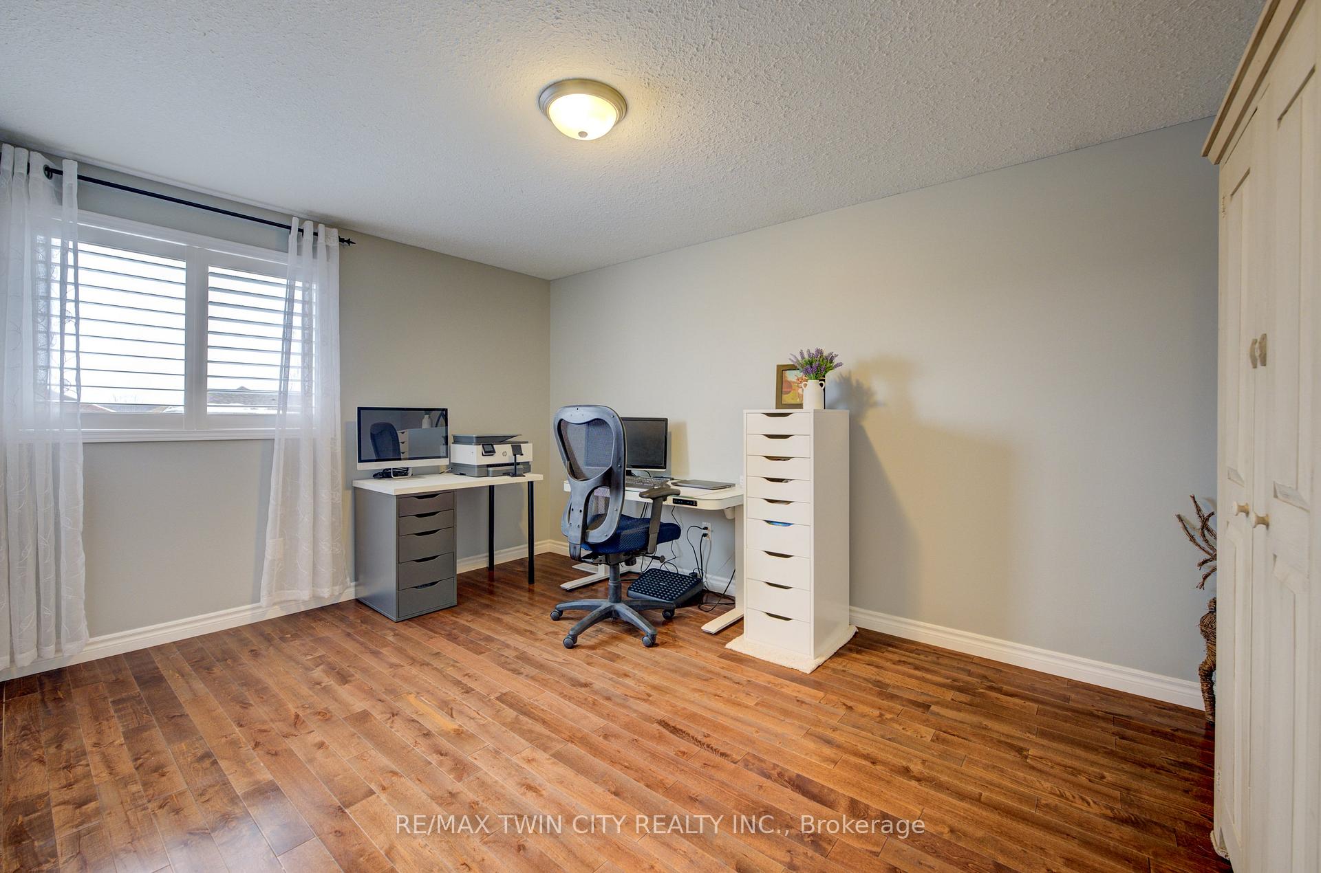 Photo 13 of 124 Whittaker Crescent, Cambridge — HOMEH