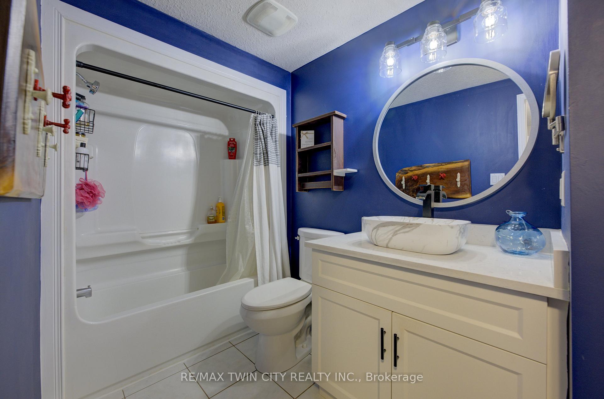 Photo 14 of 124 Whittaker Crescent, Cambridge — HOMEH