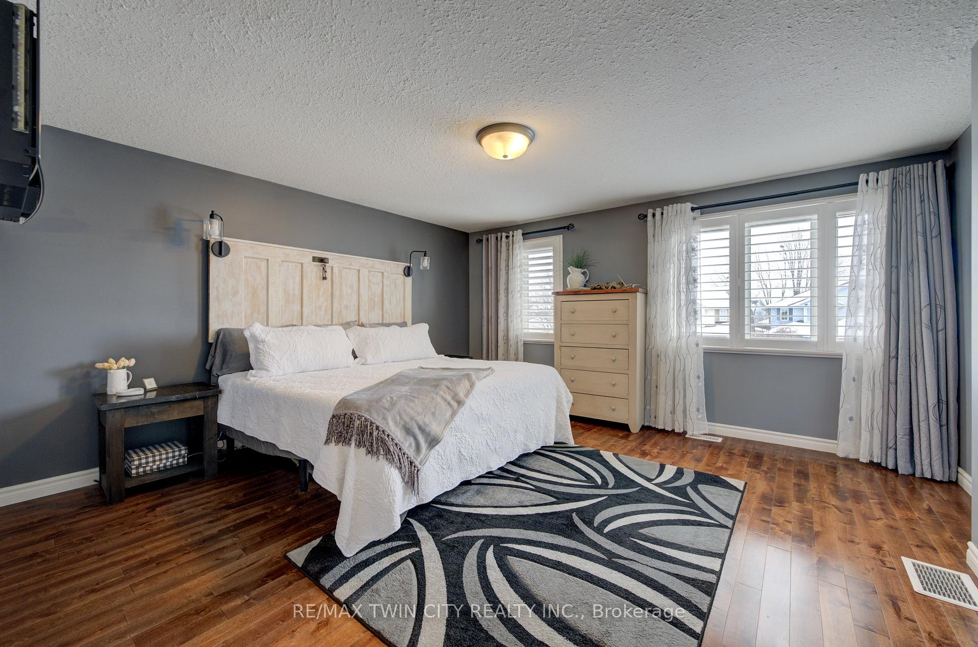 Photo 15 of 124 Whittaker Crescent, Cambridge — HOMEH