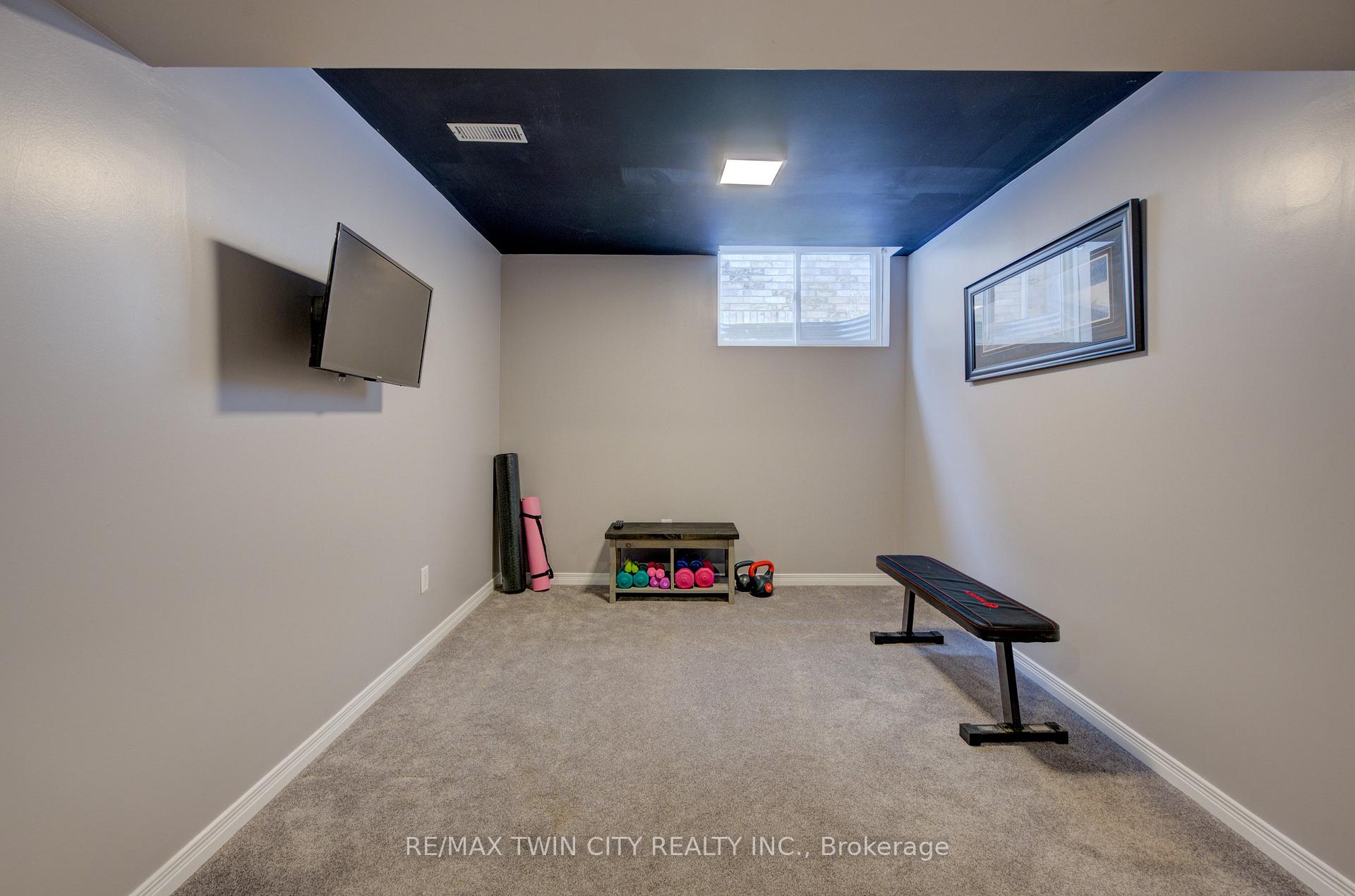 Photo 18 of 124 Whittaker Crescent, Cambridge — HOMEH