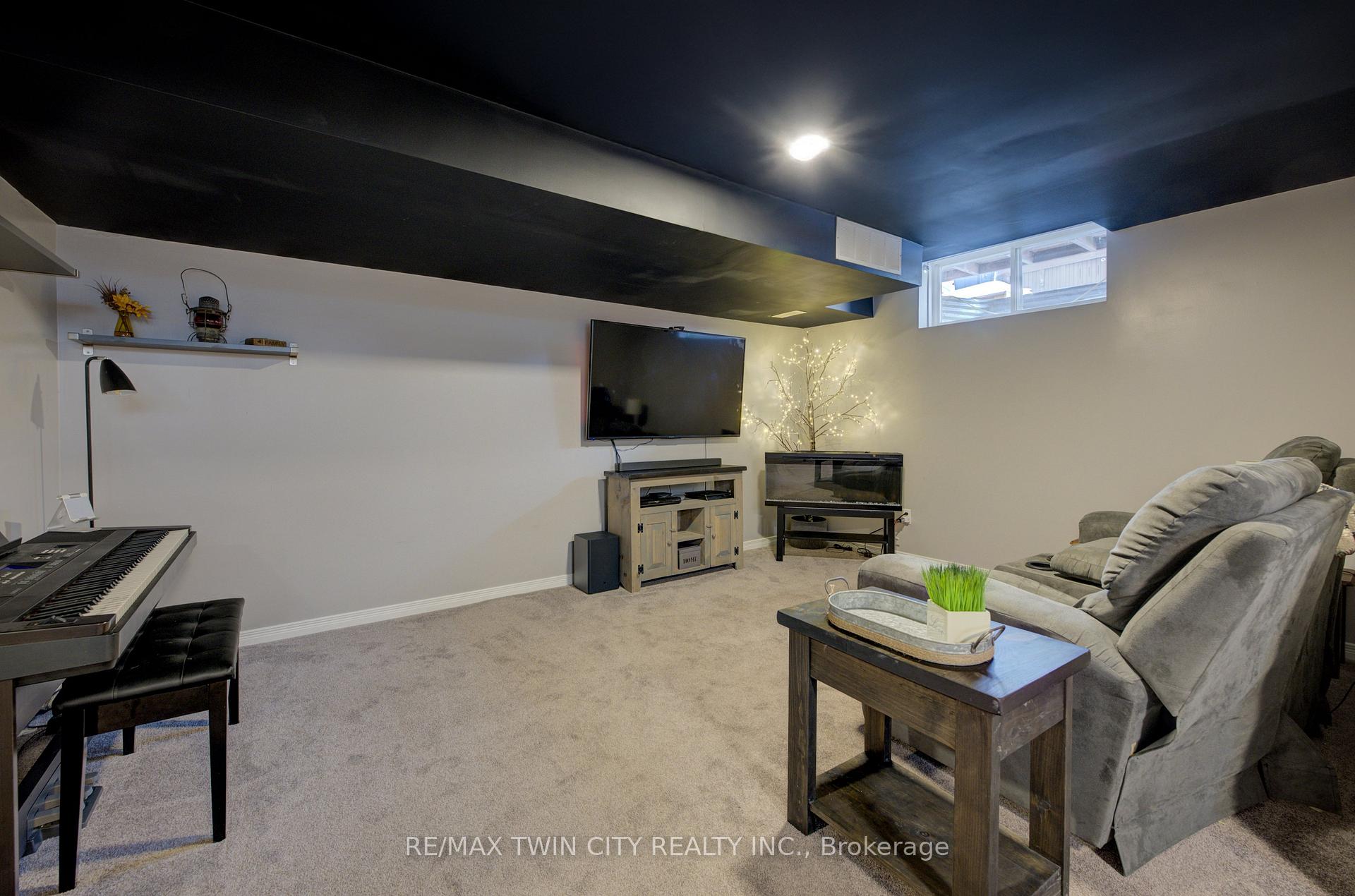 Photo 19 of 124 Whittaker Crescent, Cambridge — HOMEH