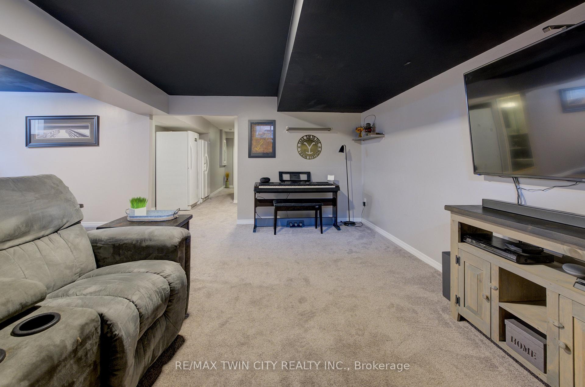 Photo 20 of 124 Whittaker Crescent, Cambridge — HOMEH