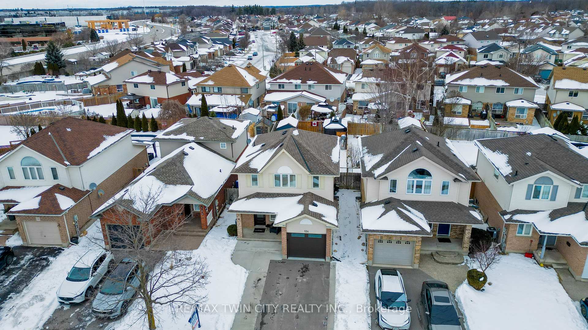 Photo 23 of 124 Whittaker Crescent, Cambridge — HOMEH