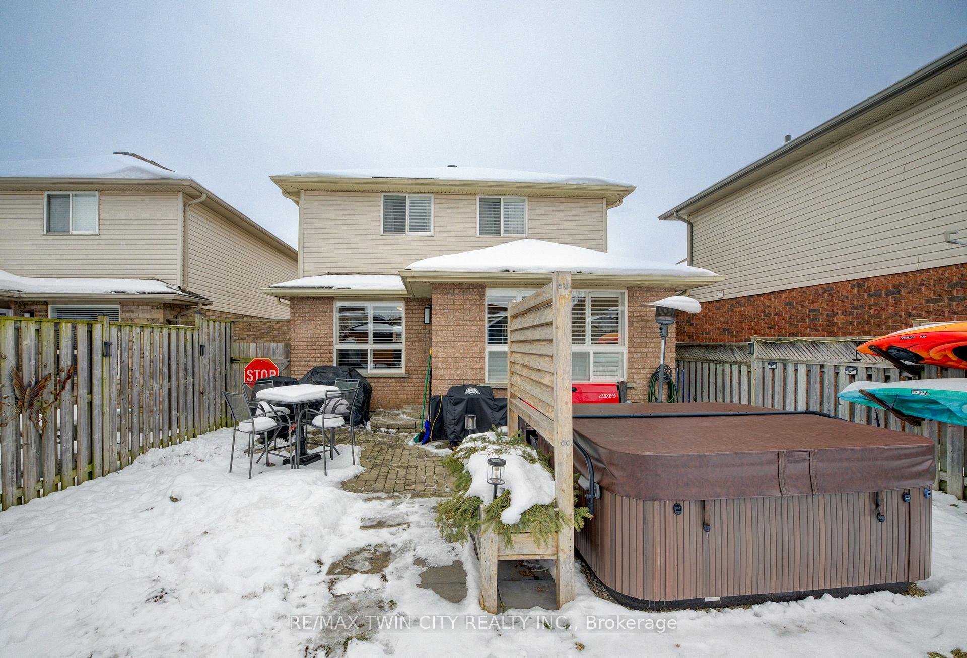 Photo 24 of 124 Whittaker Crescent, Cambridge — HOMEH