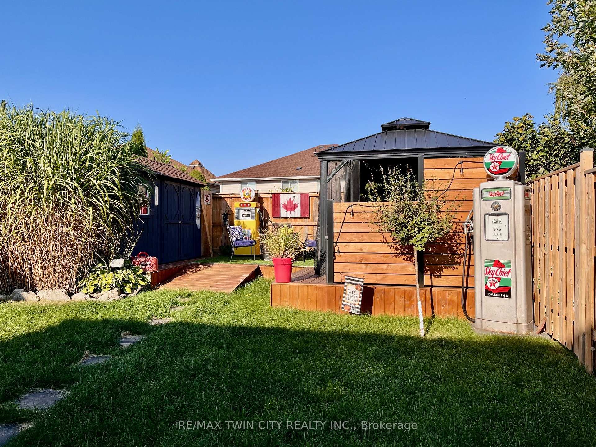 Photo 26 of 124 Whittaker Crescent, Cambridge — HOMEH