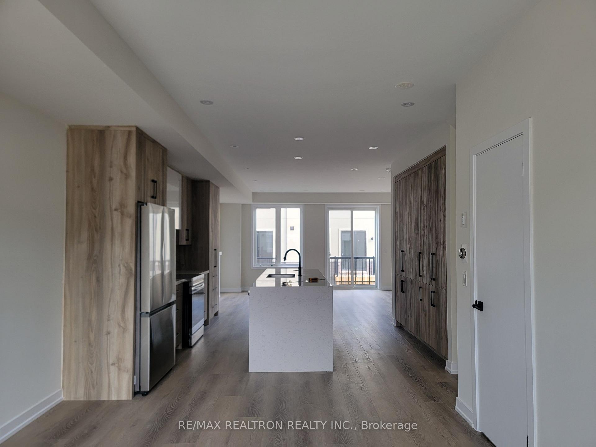 Photo 2 of 1348 Kobzar Drive, Oakville, Northwest — HOMEH