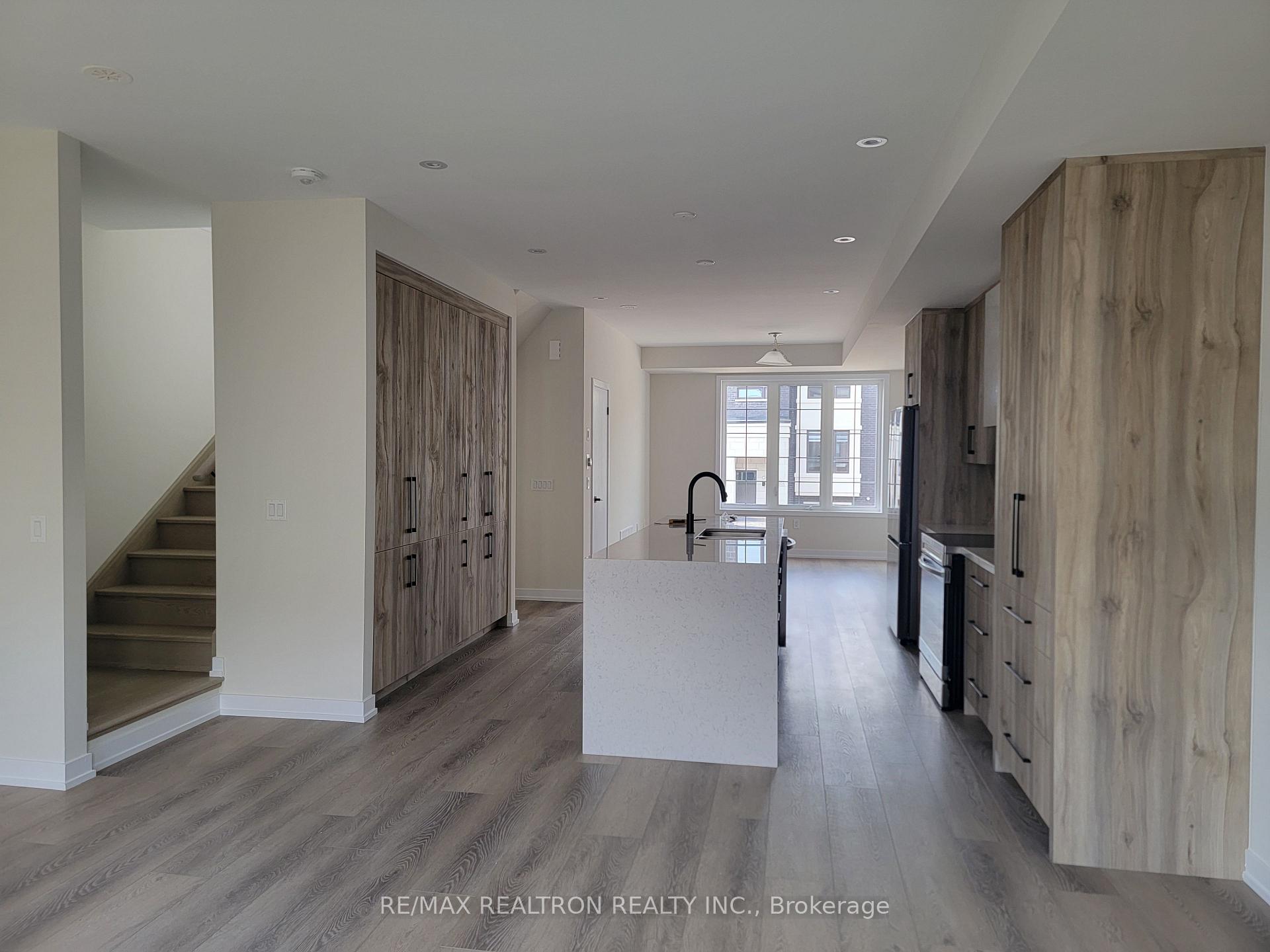 Photo 3 of 1348 Kobzar Drive, Oakville, Northwest — HOMEH