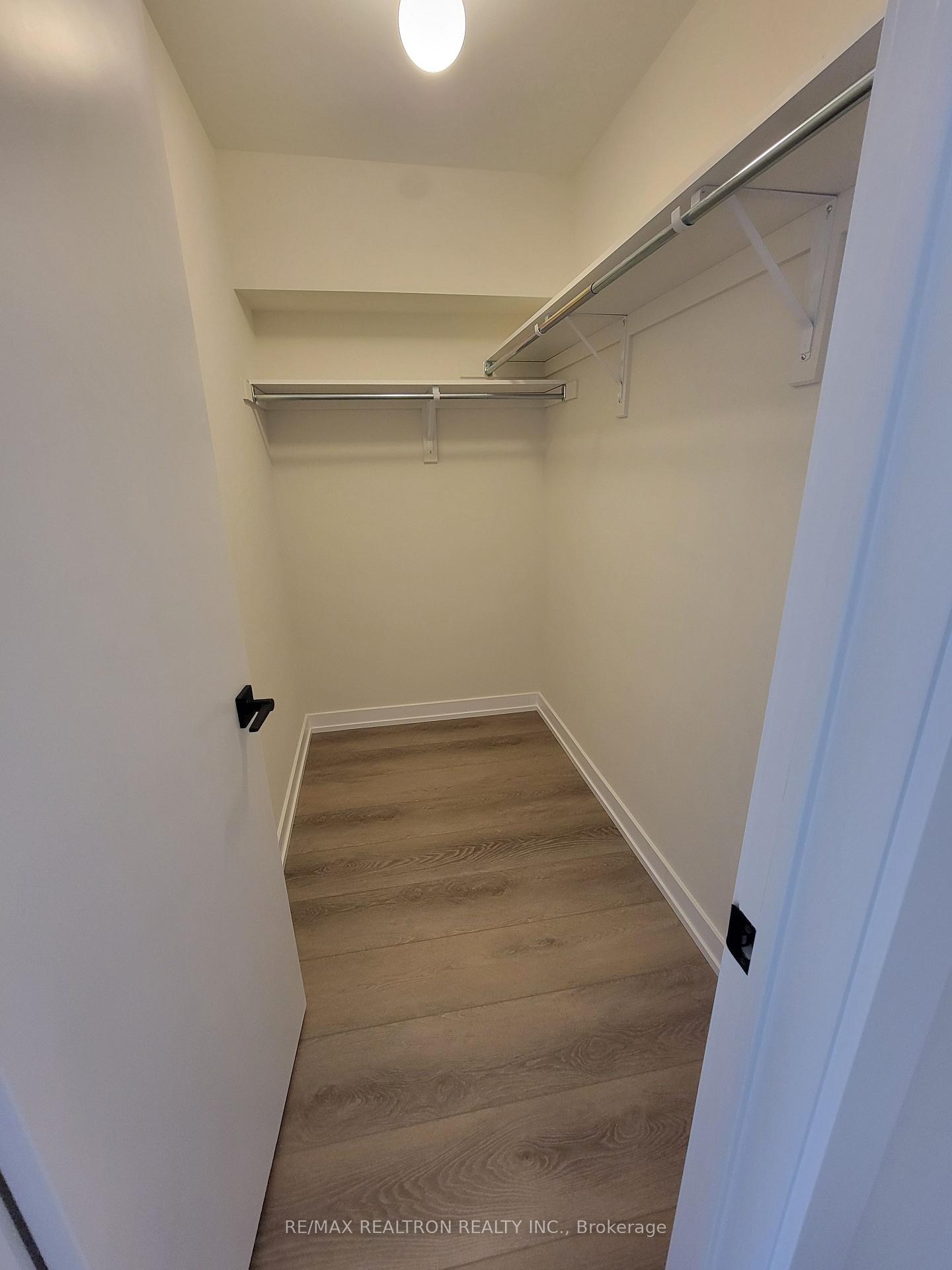 Photo 5 of 1348 Kobzar Drive, Oakville, Northwest — HOMEH