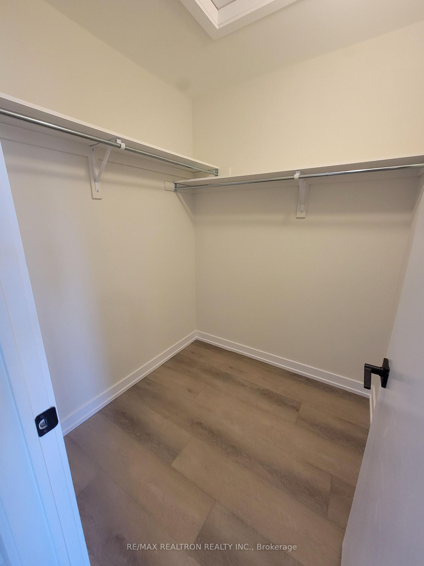 Photo 6 of 1348 Kobzar Drive, Oakville, Northwest — HOMEH