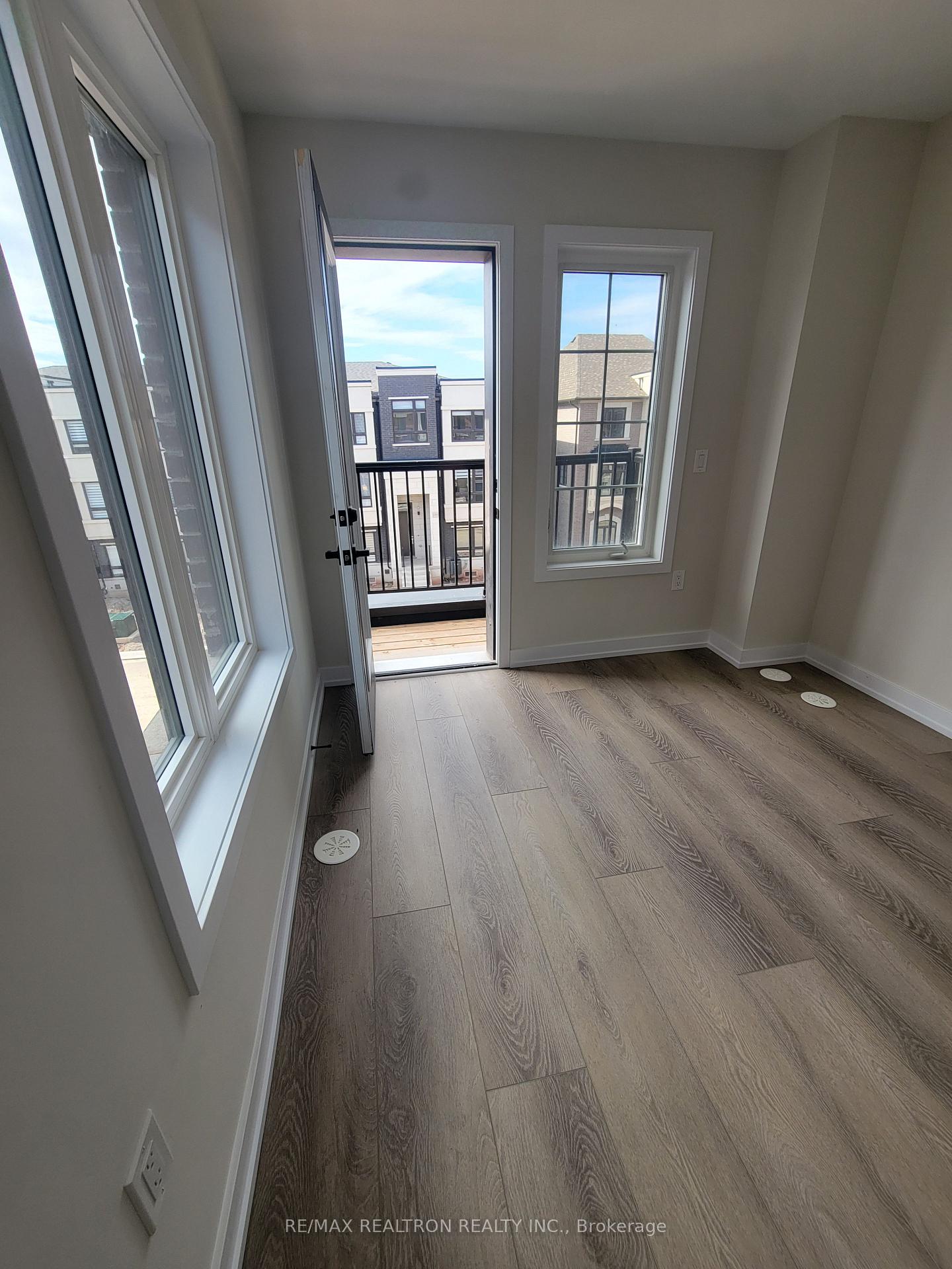Photo 10 of 1348 Kobzar Drive, Oakville, Northwest — HOMEH