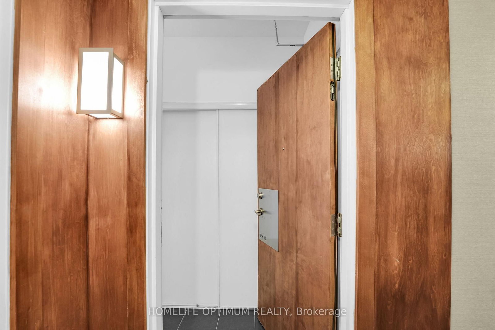 Photo 4 of Unit GPH08, 1215 Bayly St, Pickering, Bay Ridges — HOMEH