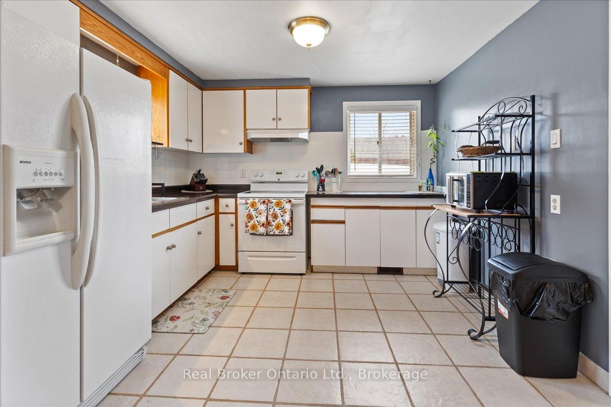 Photo 10 of 29 Stanley Street, Guelph, Exhibition Park — HOMEH