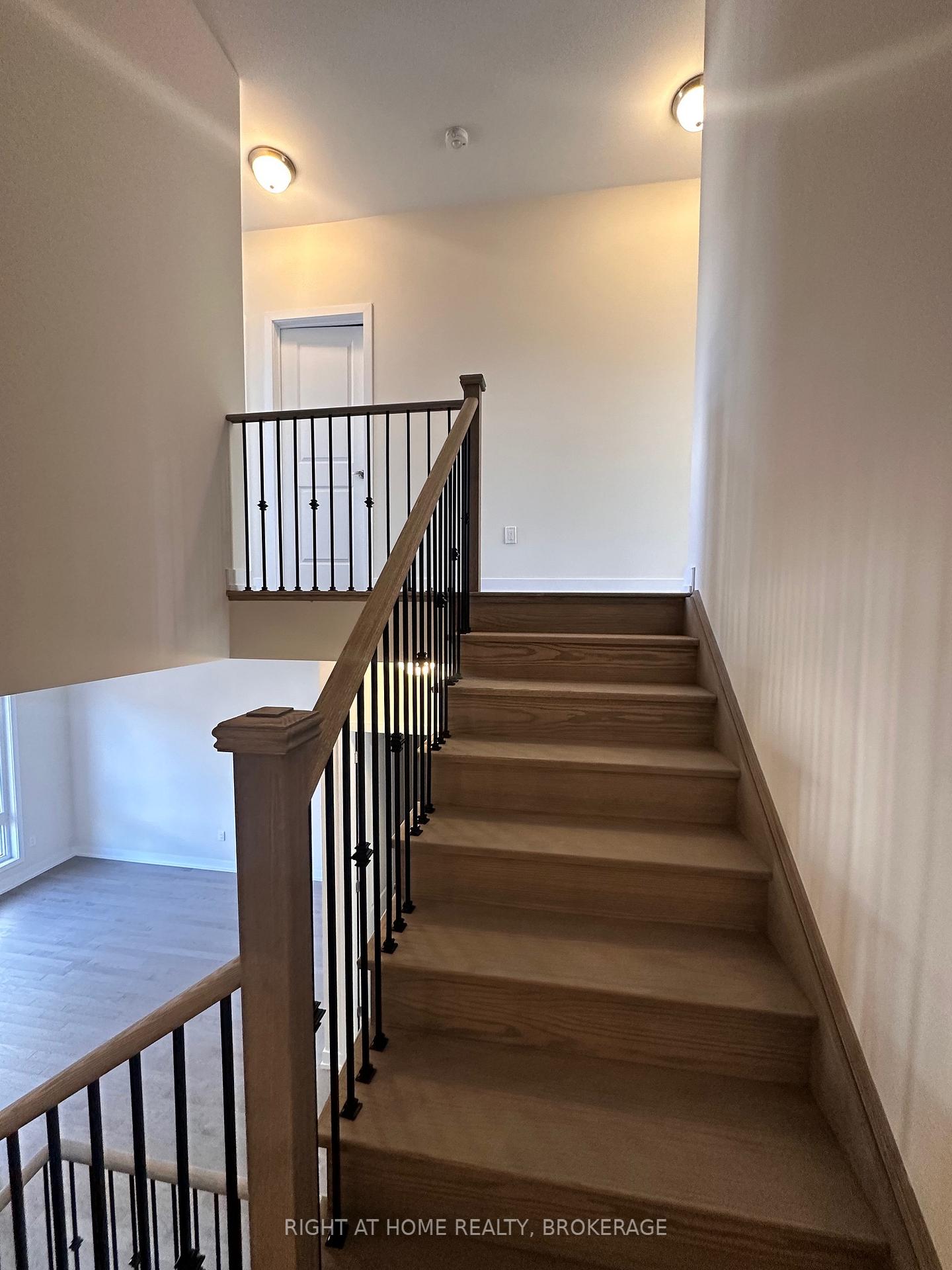 Photo 4 of 3108 Perkins Way, Oakville, Joshua Meadows — HOMEH