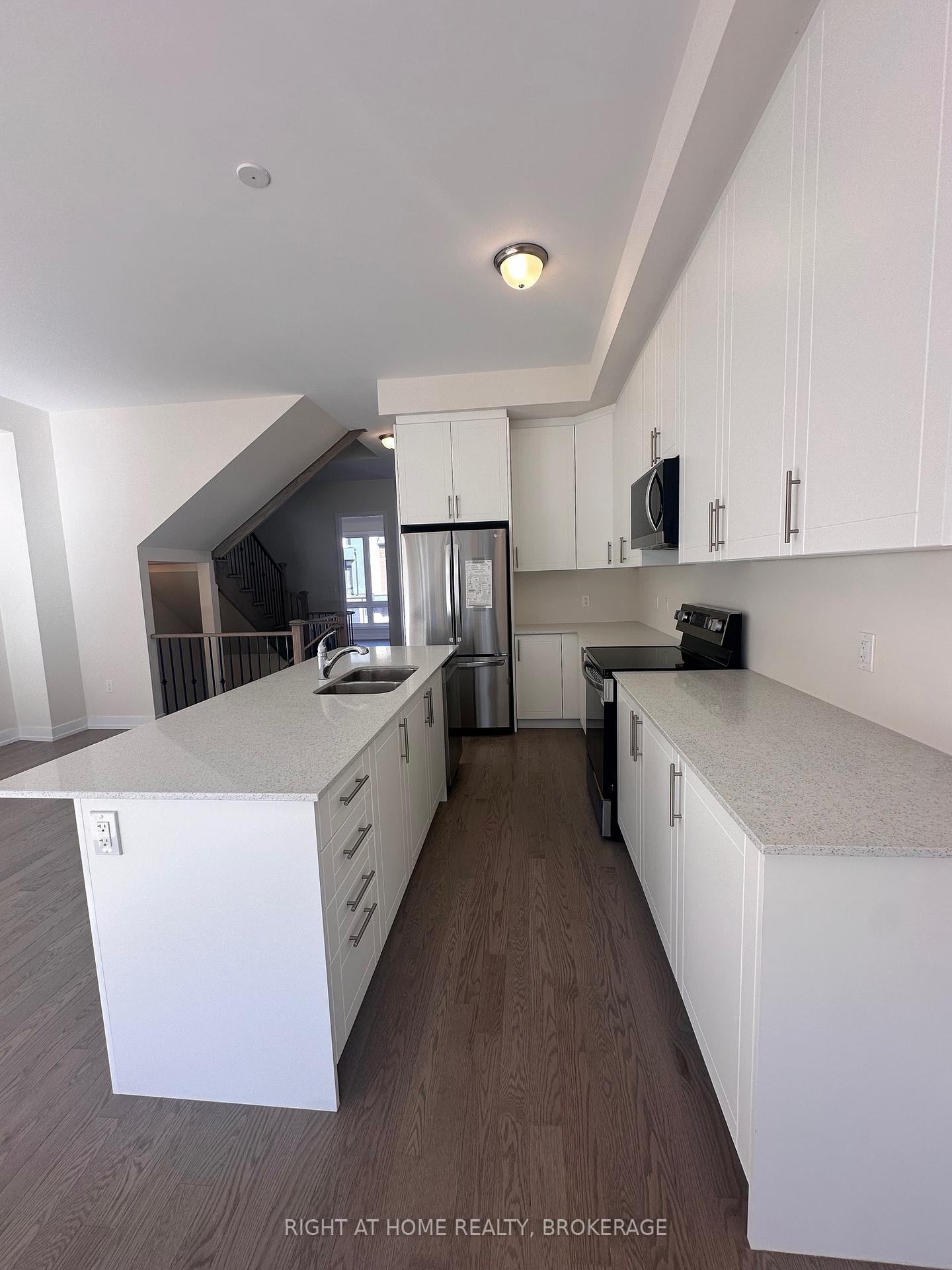 Photo 13 of 3108 Perkins Way, Oakville, Joshua Meadows — HOMEH