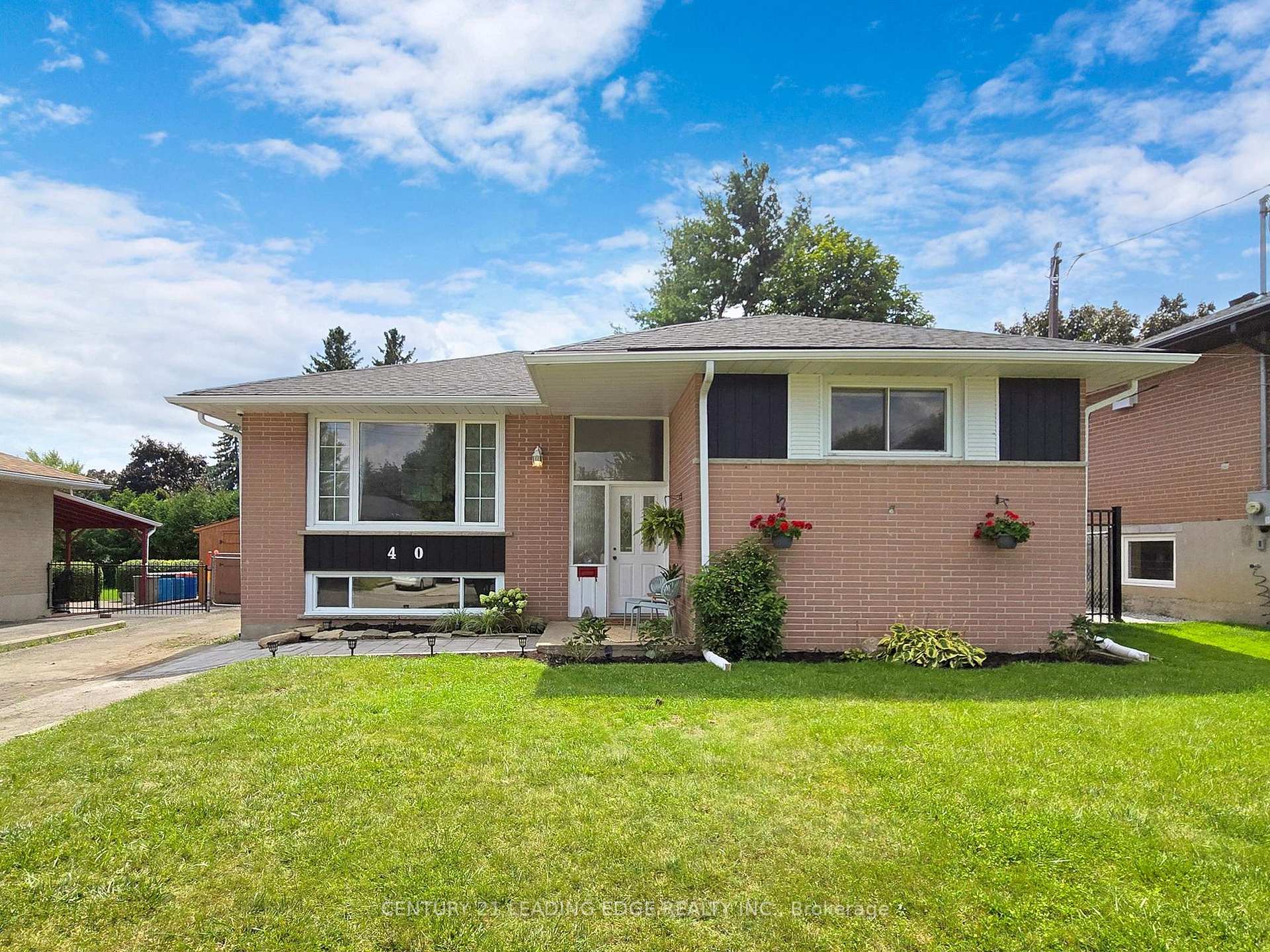 Photo 1 of 40 Stevens Crescent, Halton Hills, Georgetown — HOMEH