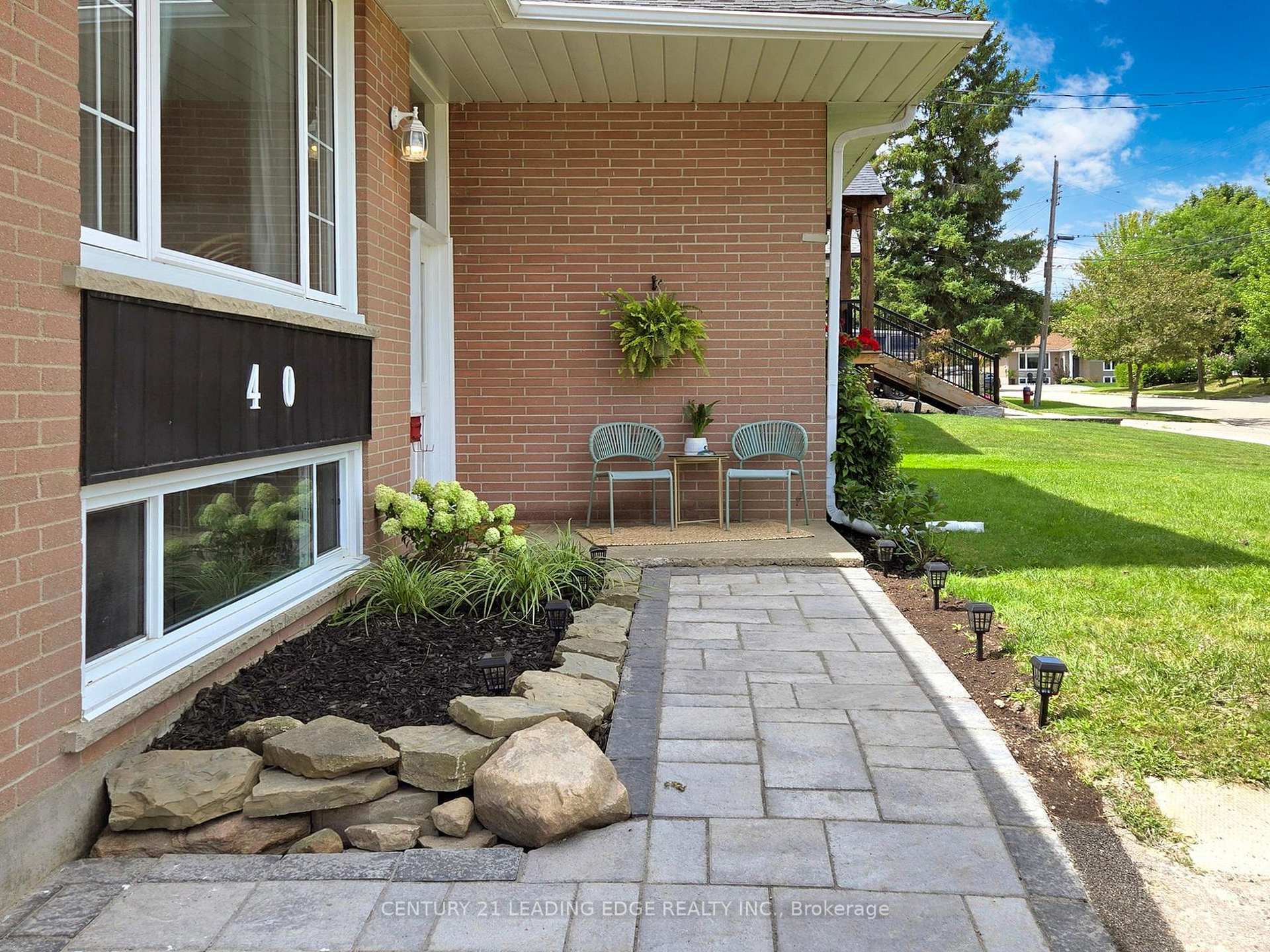 Photo 3 of 40 Stevens Crescent, Halton Hills, Georgetown — HOMEH
