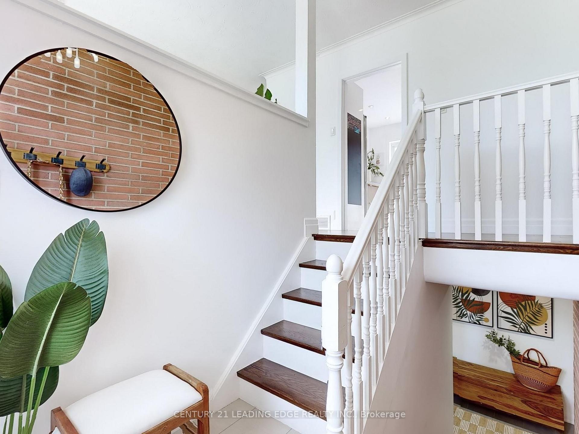 Photo 5 of 40 Stevens Crescent, Halton Hills, Georgetown — HOMEH