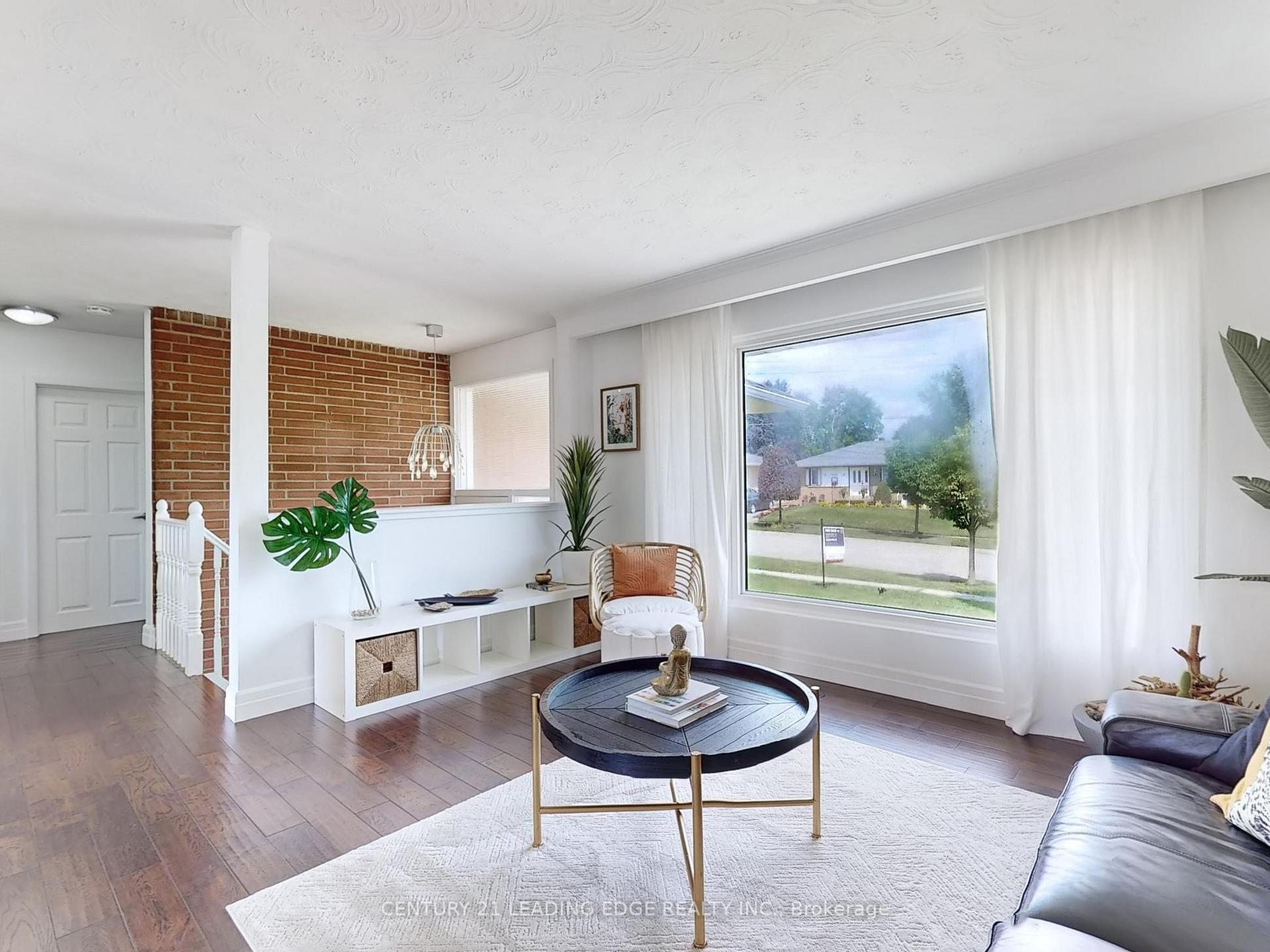 Photo 8 of 40 Stevens Crescent, Halton Hills, Georgetown — HOMEH