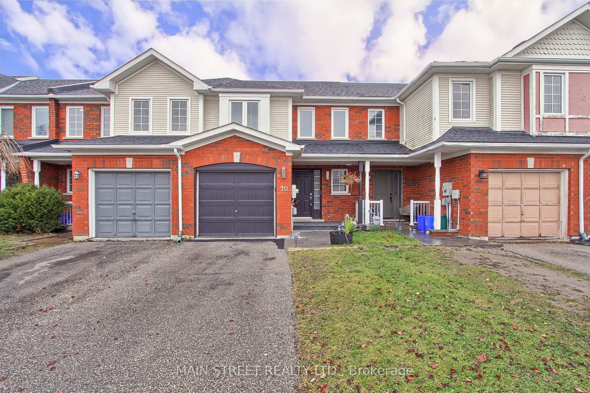 Photo 2 of 70 Crittenden Drive, Georgina, Keswick South — HOMEH