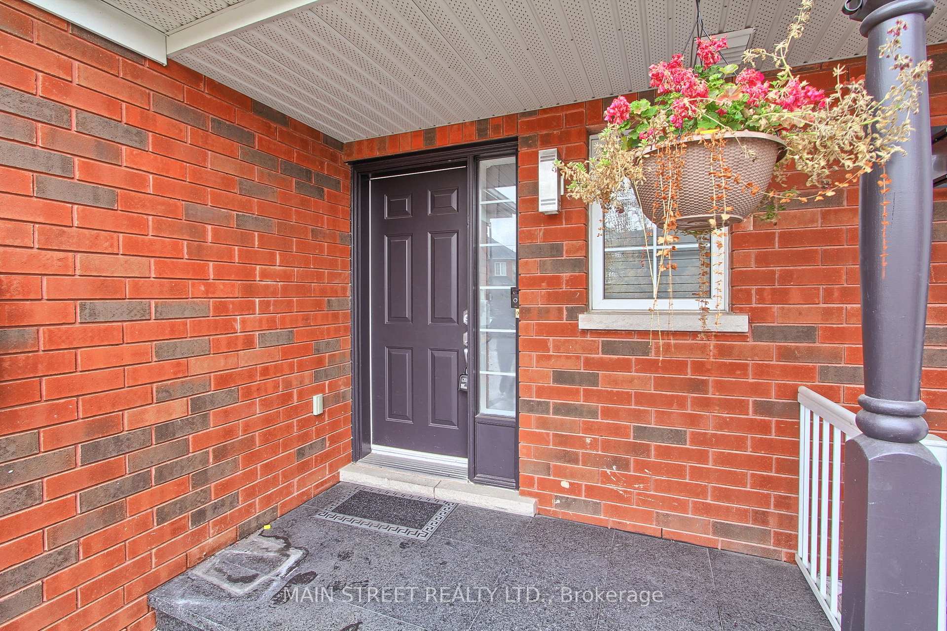 Photo 4 of 70 Crittenden Drive, Georgina, Keswick South — HOMEH