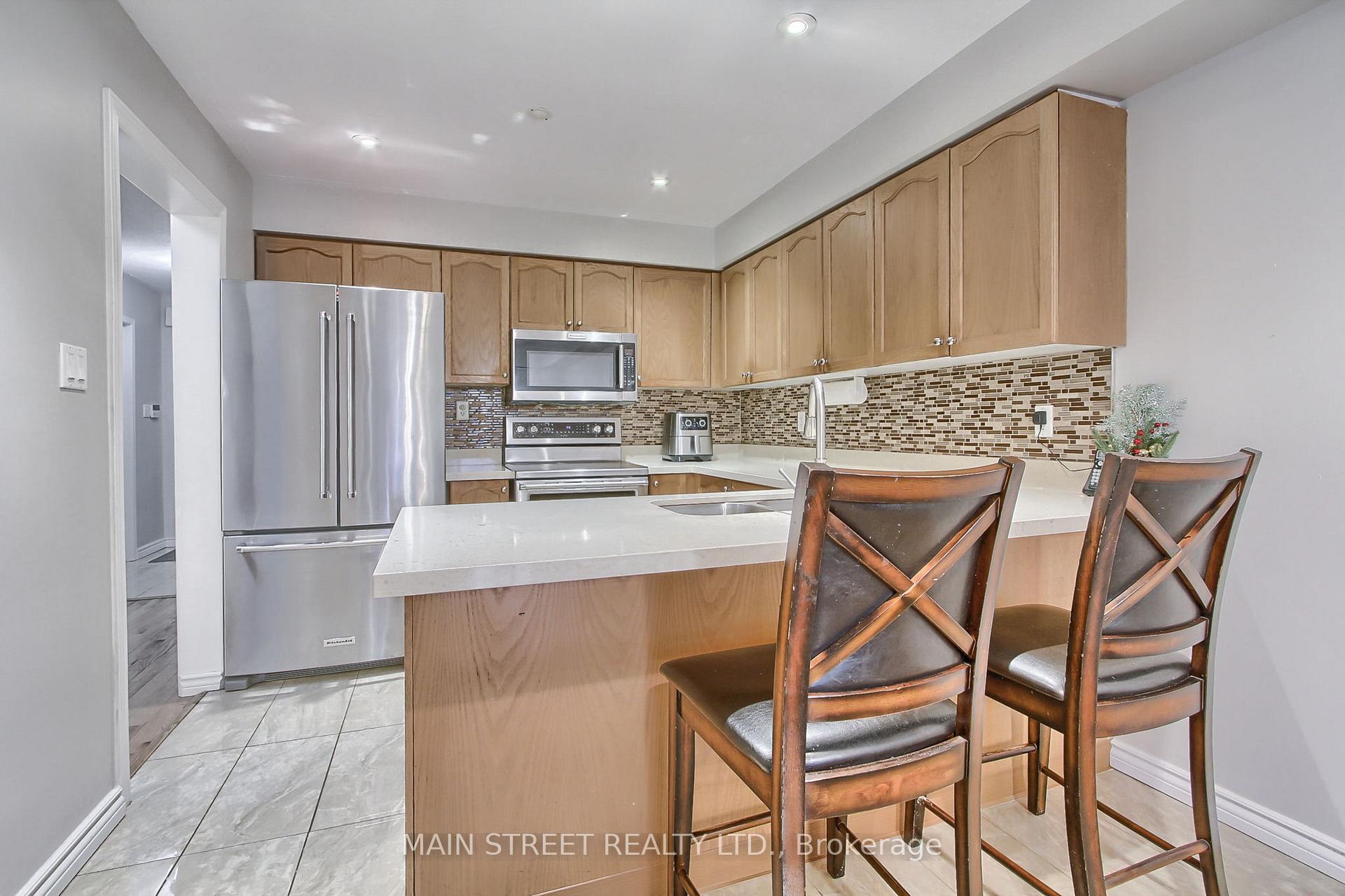 Photo 8 of 70 Crittenden Drive, Georgina, Keswick South — HOMEH