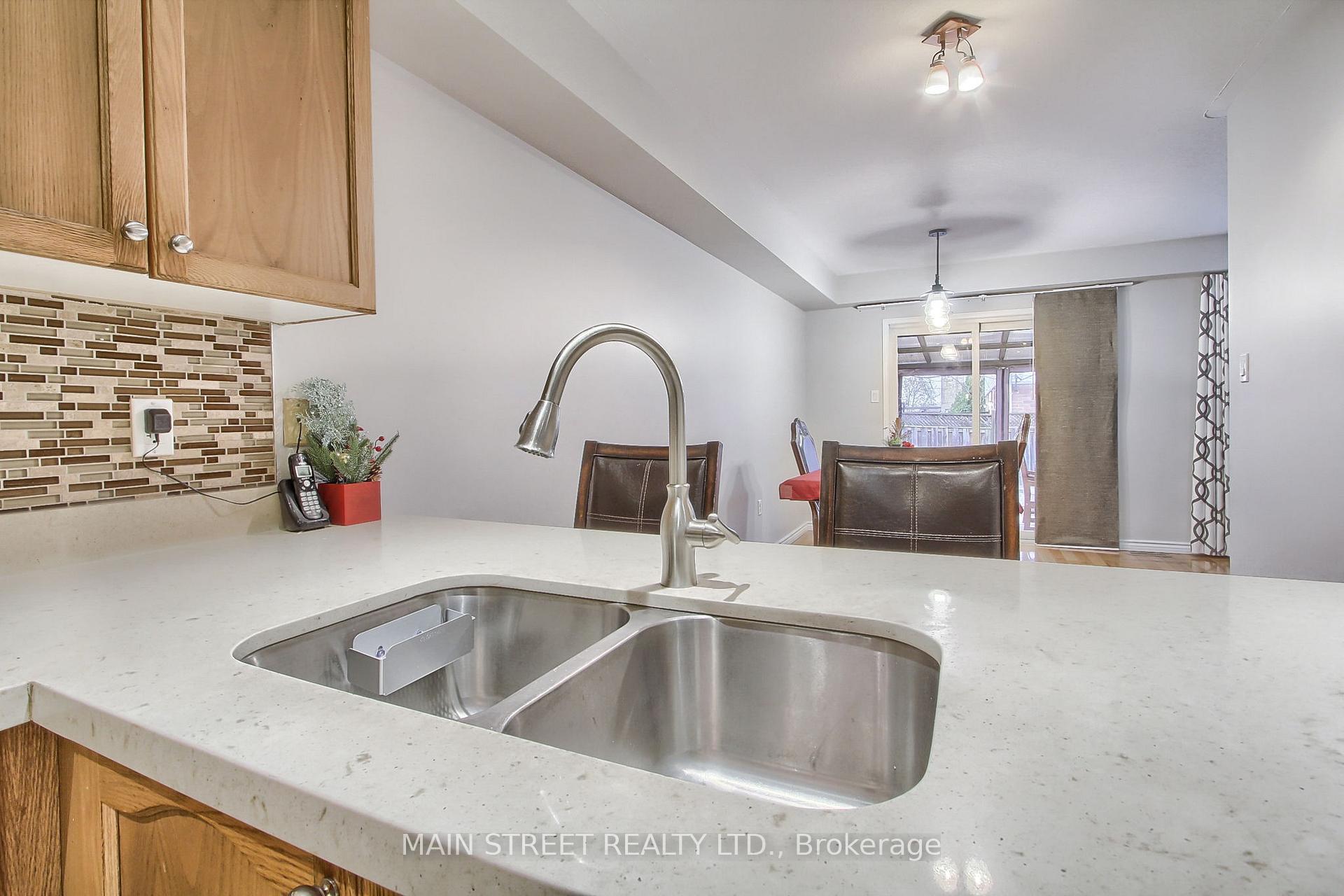 Photo 11 of 70 Crittenden Drive, Georgina, Keswick South — HOMEH