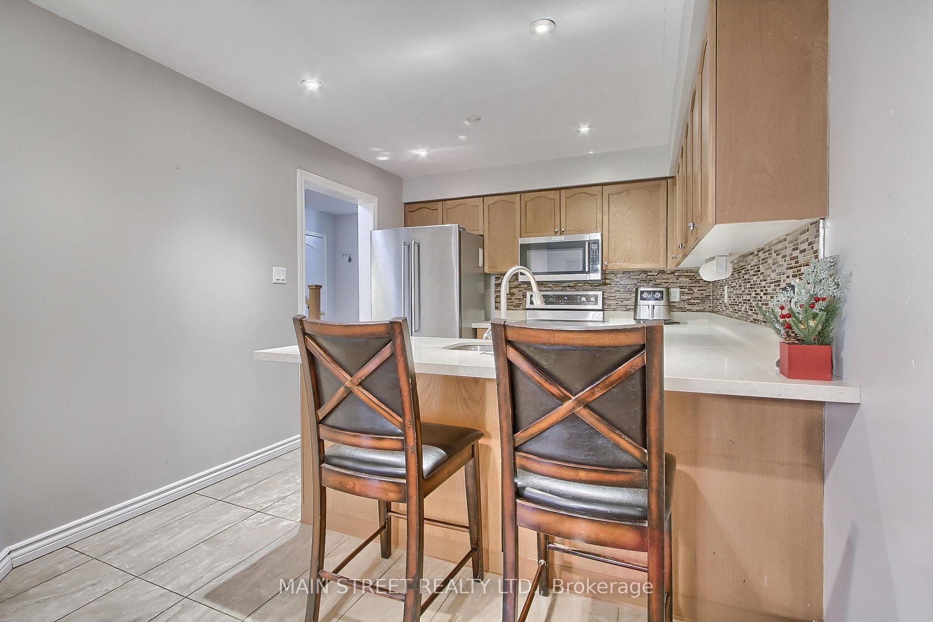 Photo 12 of 70 Crittenden Drive, Georgina, Keswick South — HOMEH
