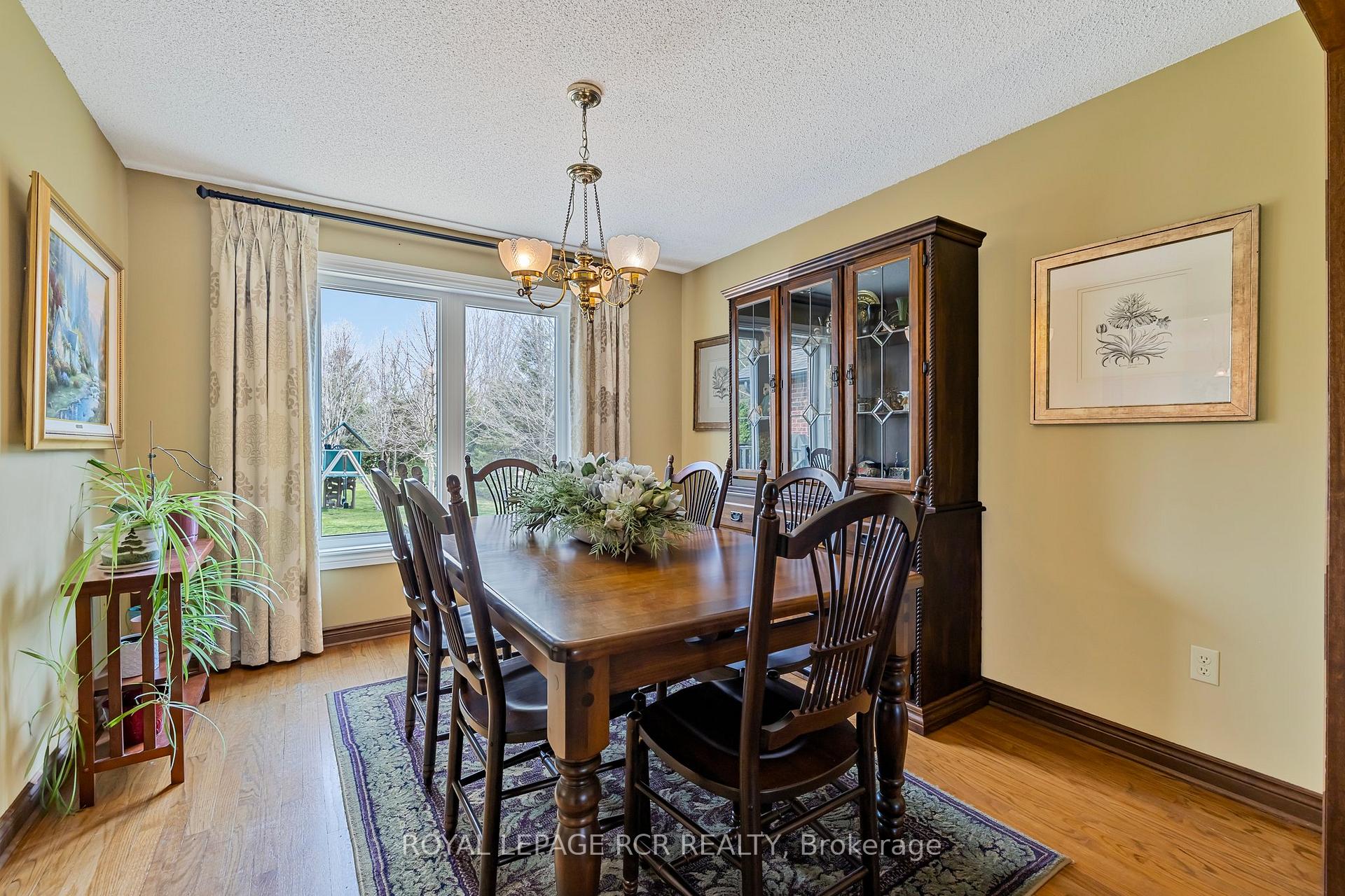 Photo 8 of 7 Summergate Court, Caledon, Caledon East — HOMEH