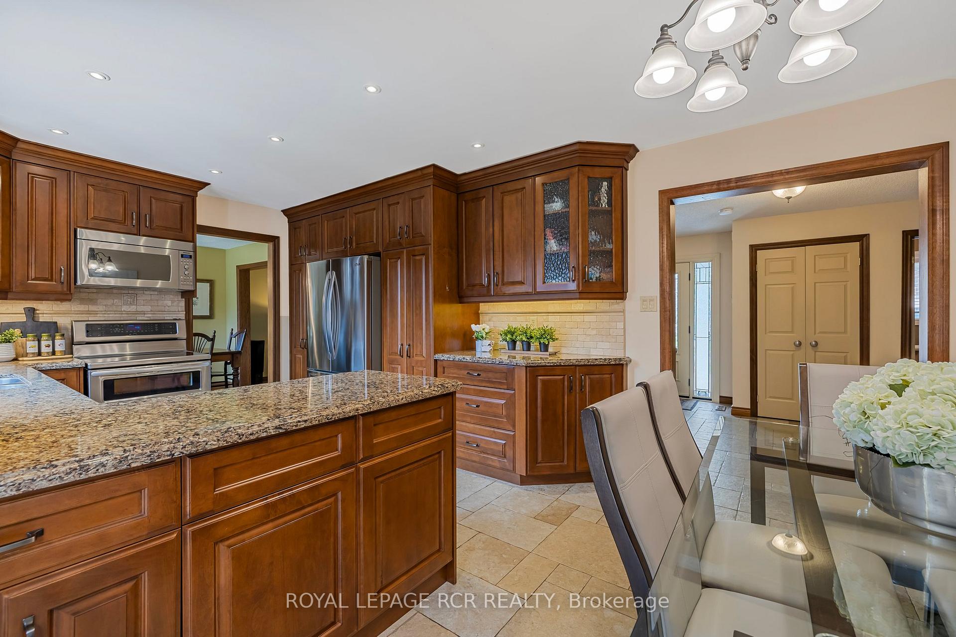 Photo 10 of 7 Summergate Court, Caledon, Caledon East — HOMEH