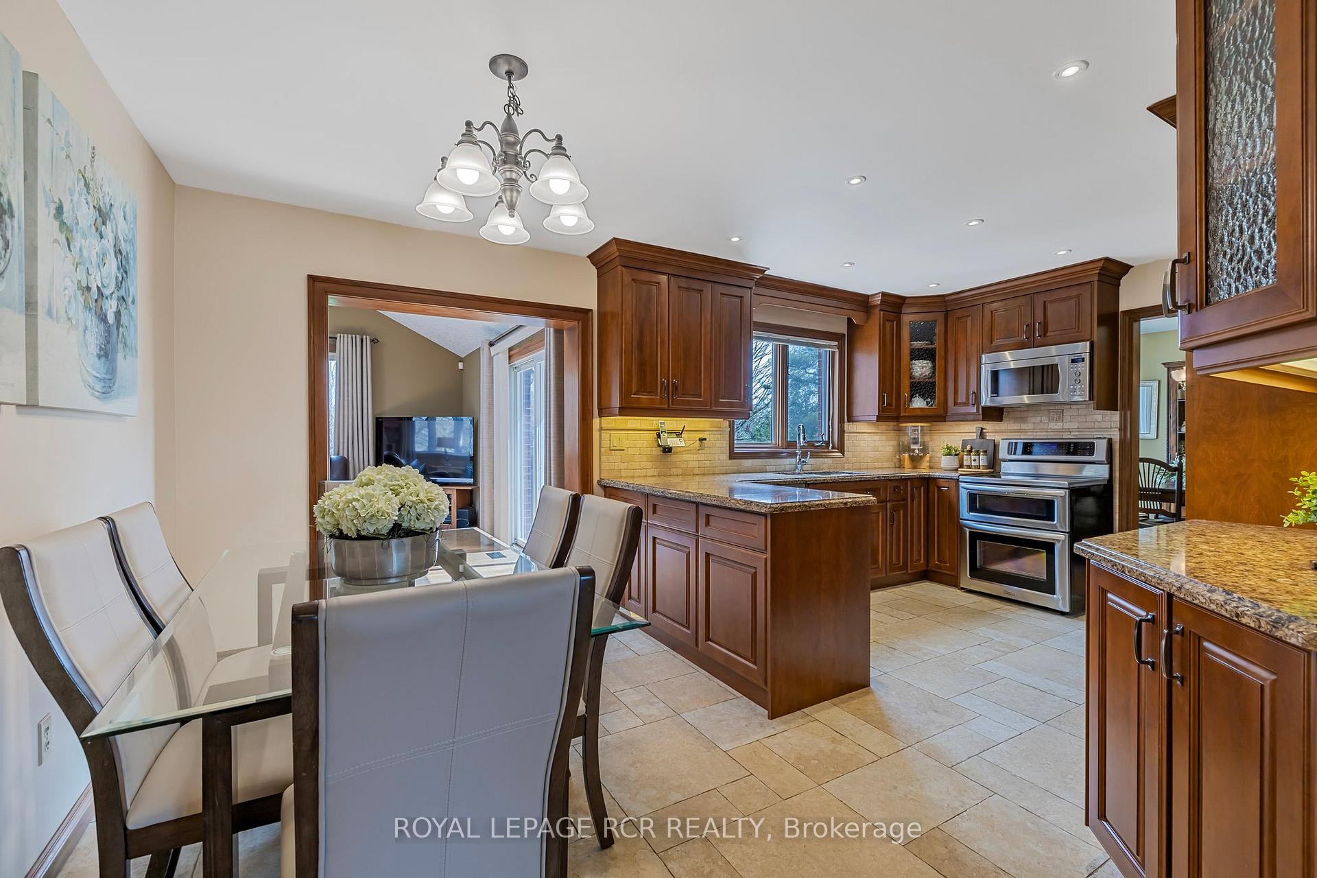 Photo 11 of 7 Summergate Court, Caledon, Caledon East — HOMEH