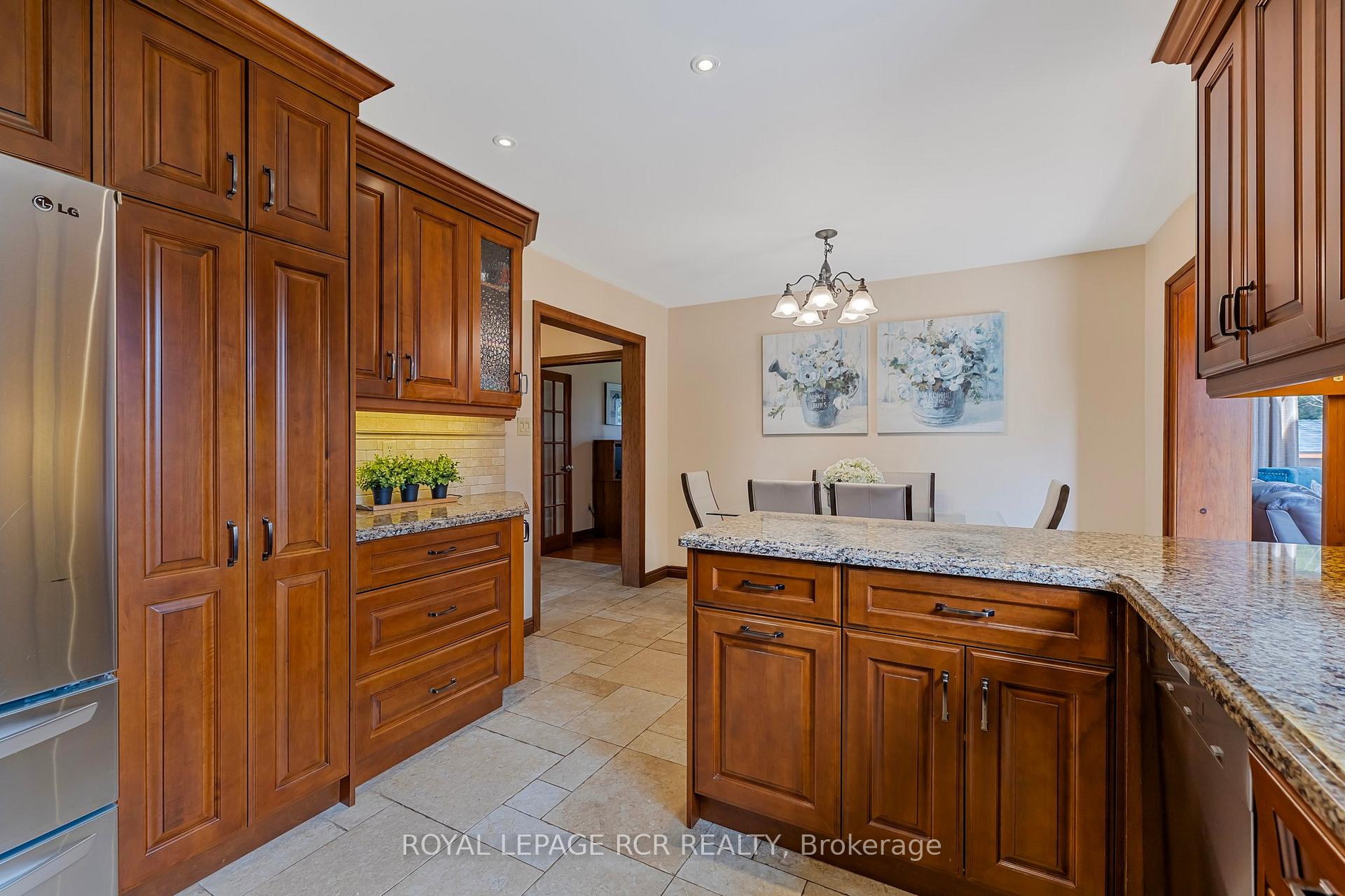 Photo 13 of 7 Summergate Court, Caledon, Caledon East — HOMEH