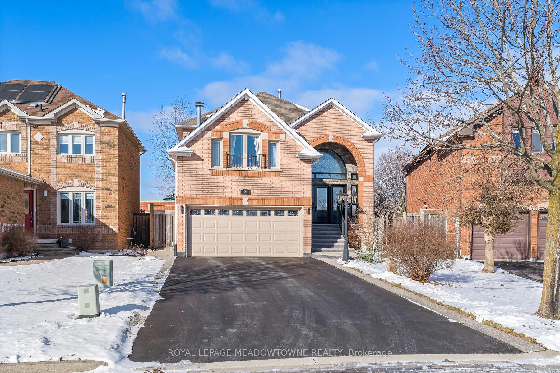 Photo 1 of 34 Hepburn Crescent, Halton Hills, Georgetown — HOMEH