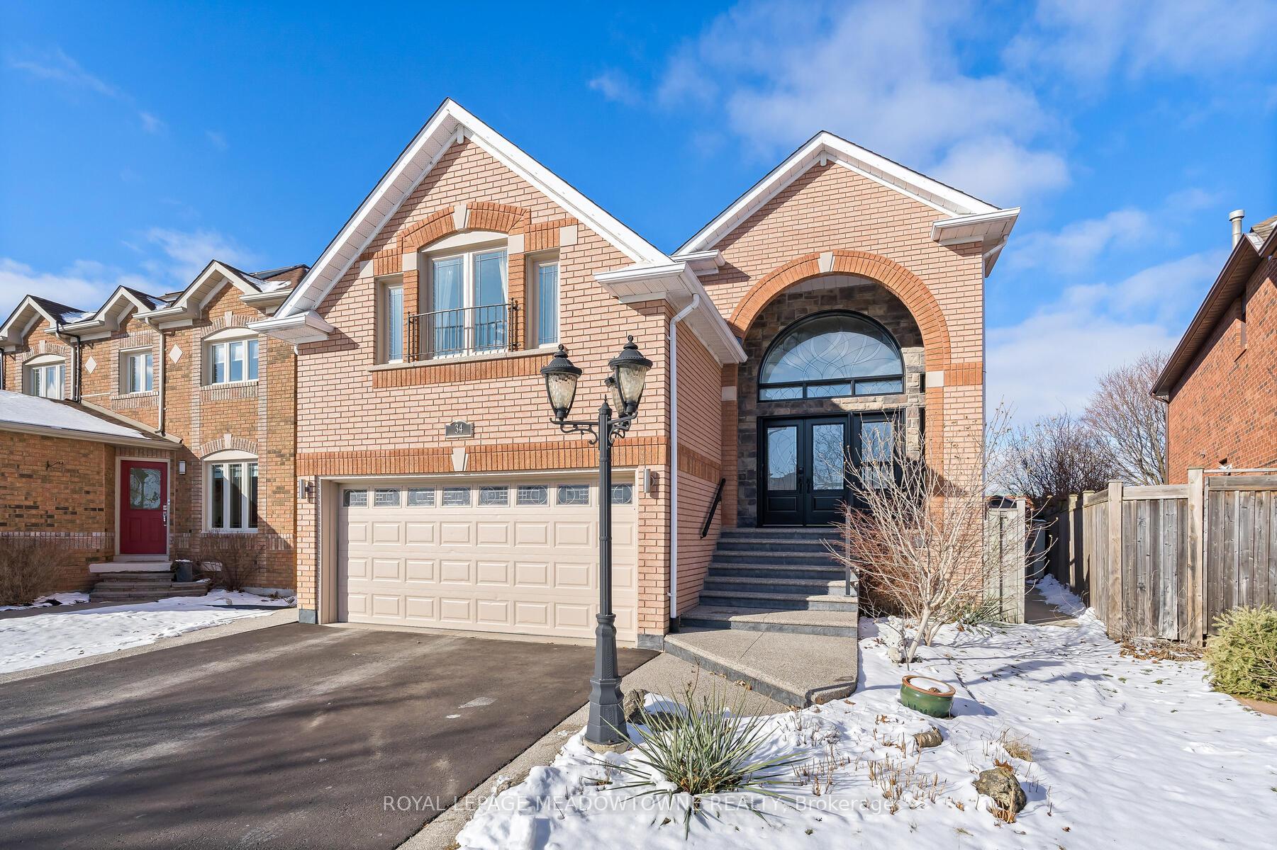 Photo 3 of 34 Hepburn Crescent, Halton Hills, Georgetown — HOMEH
