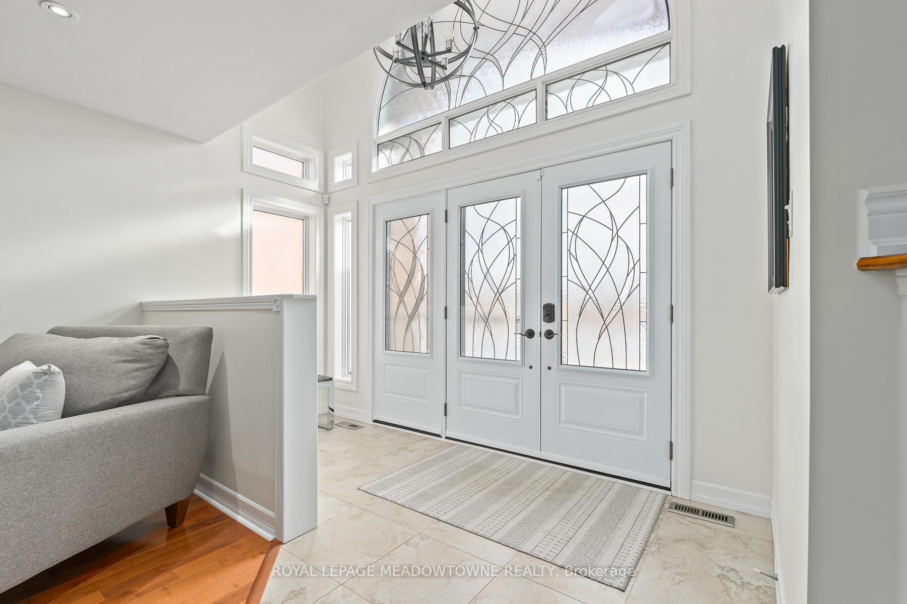 Photo 4 of 34 Hepburn Crescent, Halton Hills, Georgetown — HOMEH