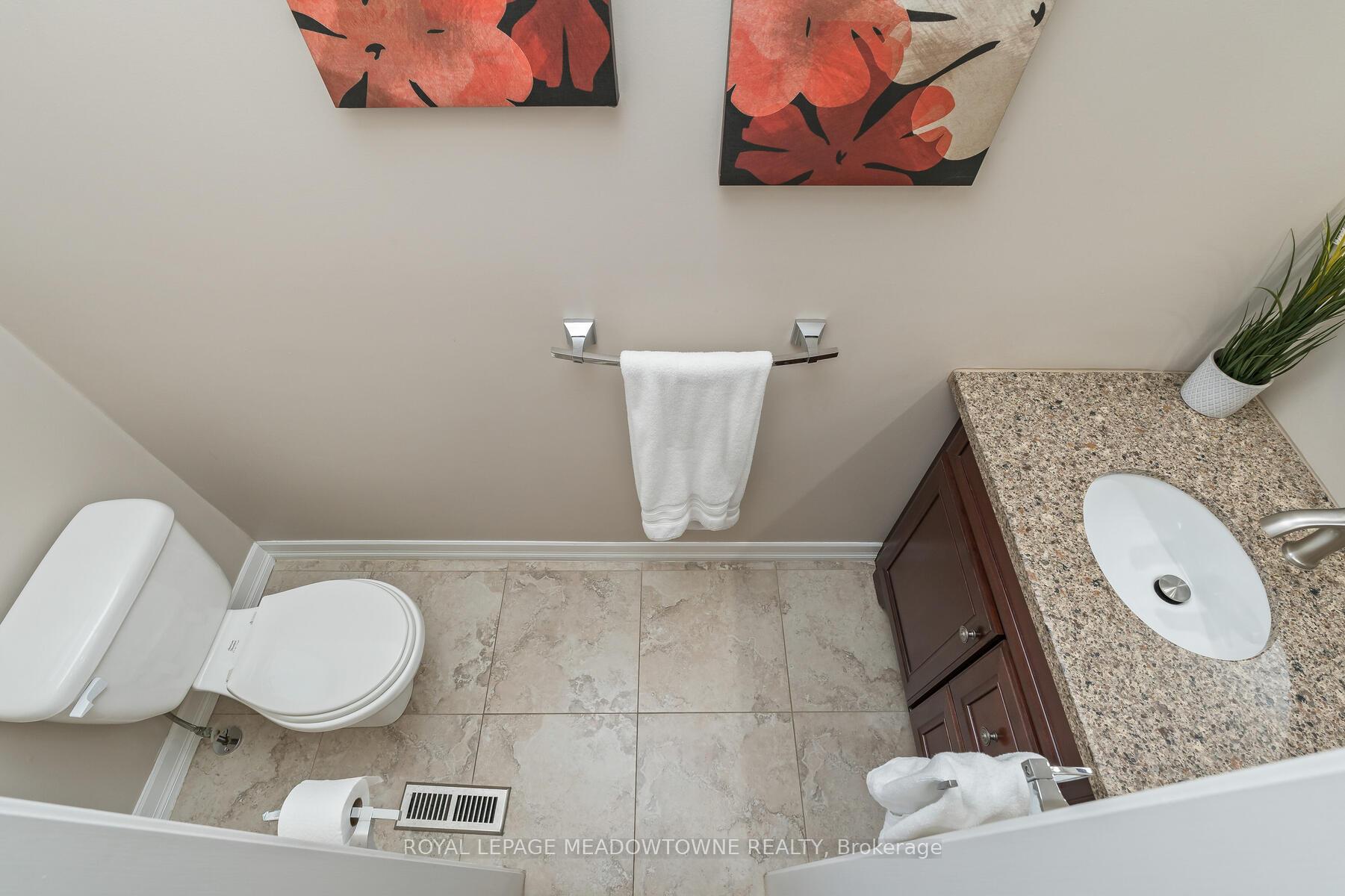 Photo 13 of 34 Hepburn Crescent, Halton Hills, Georgetown — HOMEH