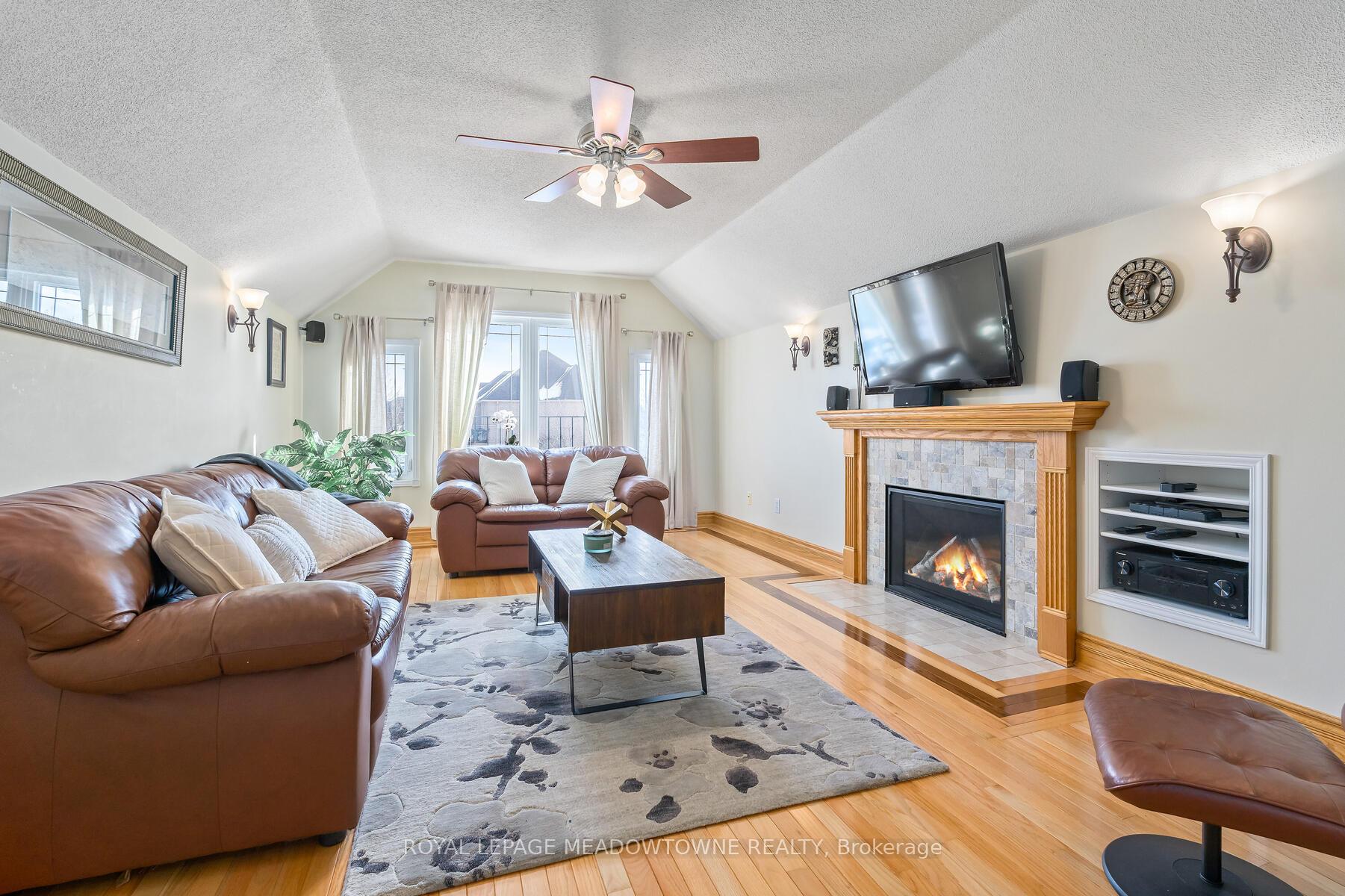 Photo 14 of 34 Hepburn Crescent, Halton Hills, Georgetown — HOMEH