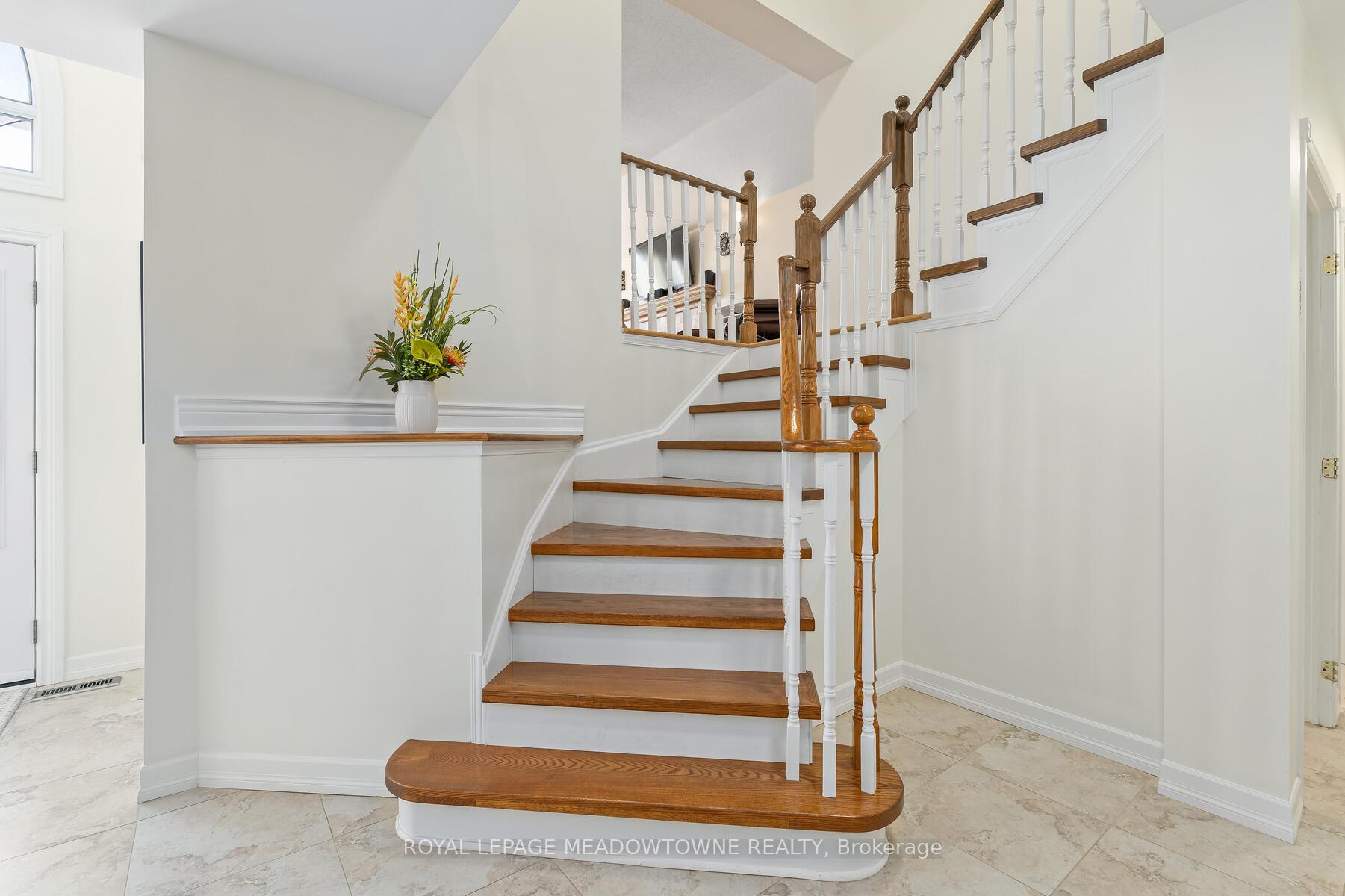 Photo 15 of 34 Hepburn Crescent, Halton Hills, Georgetown — HOMEH