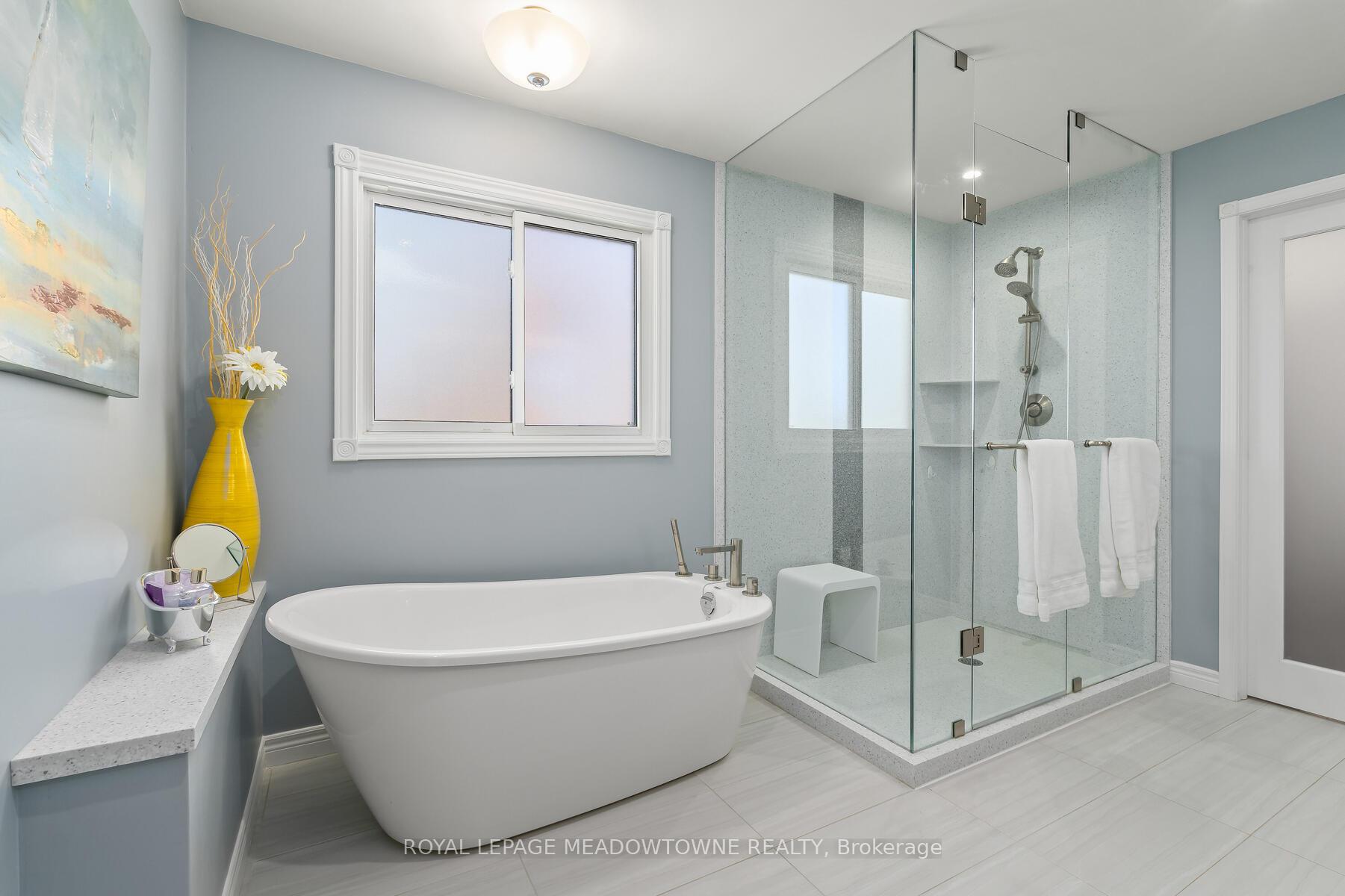 Photo 18 of 34 Hepburn Crescent, Halton Hills, Georgetown — HOMEH