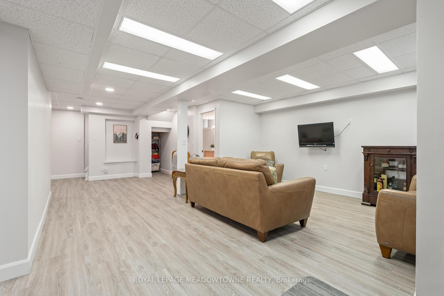Photo 21 of 34 Hepburn Crescent, Halton Hills, Georgetown — HOMEH