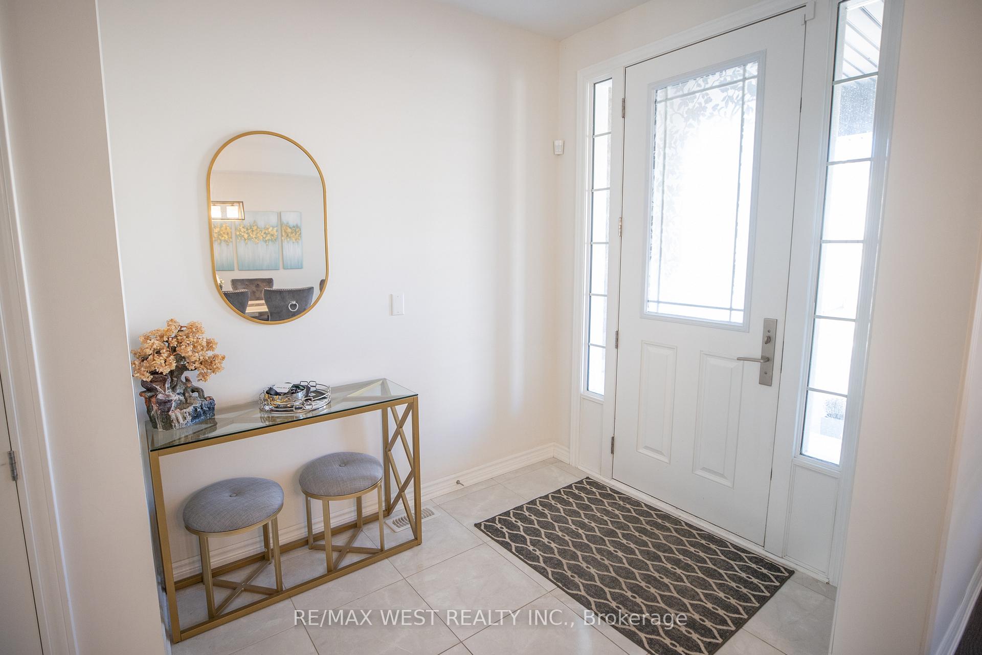 Photo 3 of 15 Kingknoll Crescent, Georgina, Keswick South — HOMEH