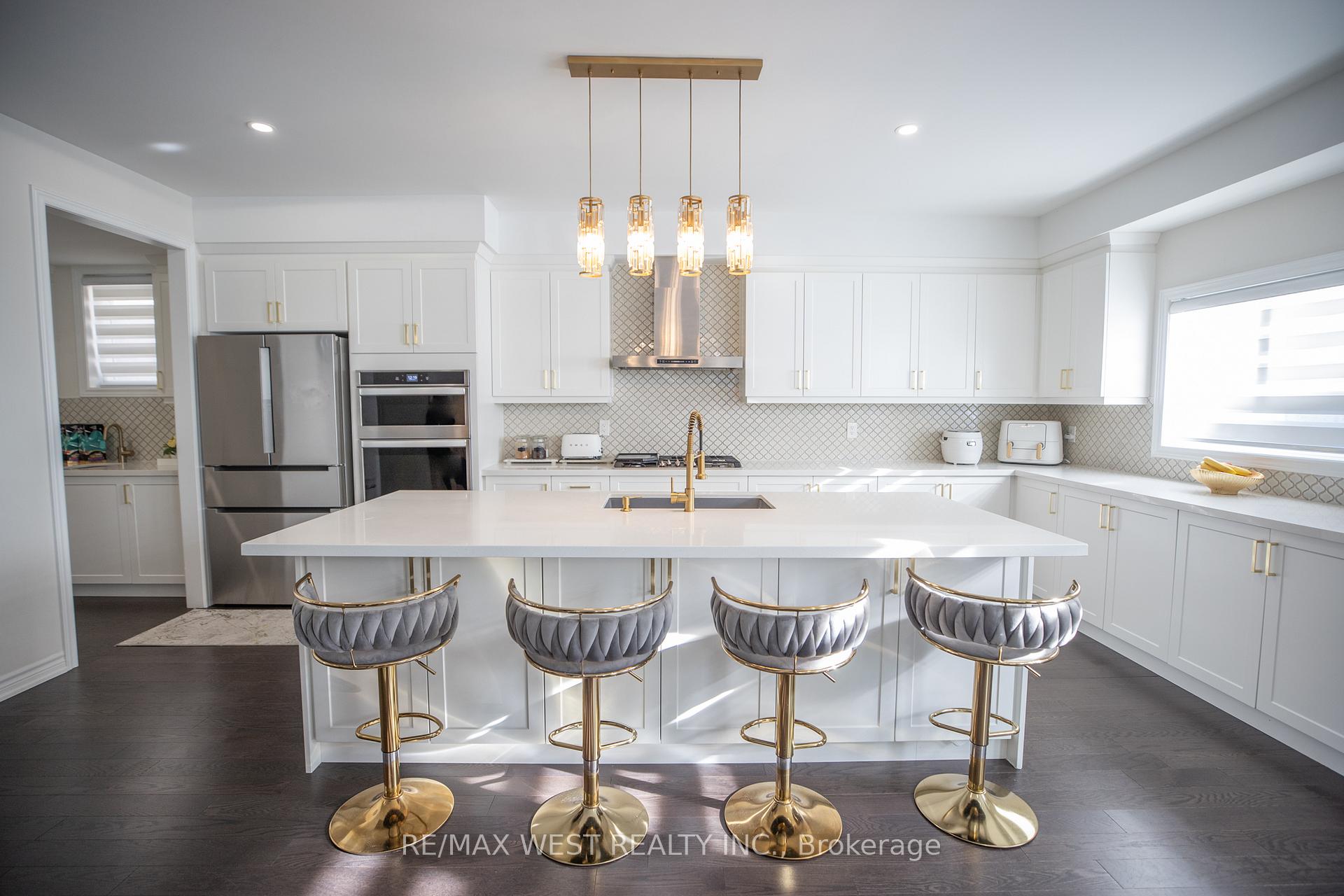 Photo 9 of 15 Kingknoll Crescent, Georgina, Keswick South — HOMEH