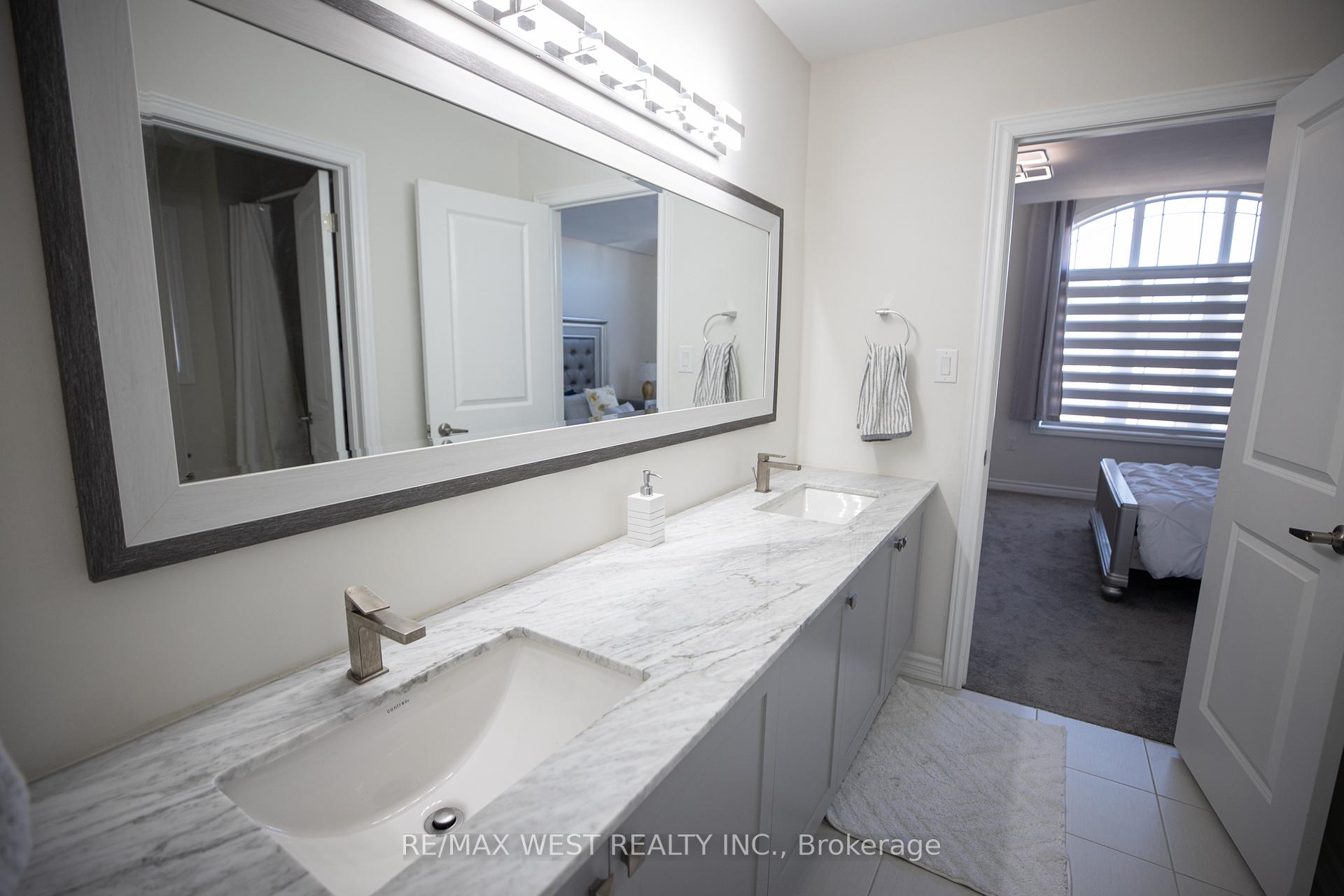 Photo 25 of 15 Kingknoll Crescent, Georgina, Keswick South — HOMEH