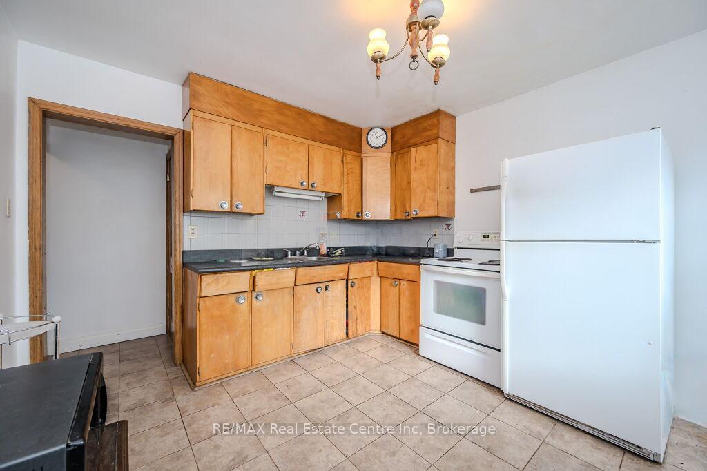 Photo 2 of 113 Elizabeth Street, Guelph, St. Patrick's Ward — HOMEH