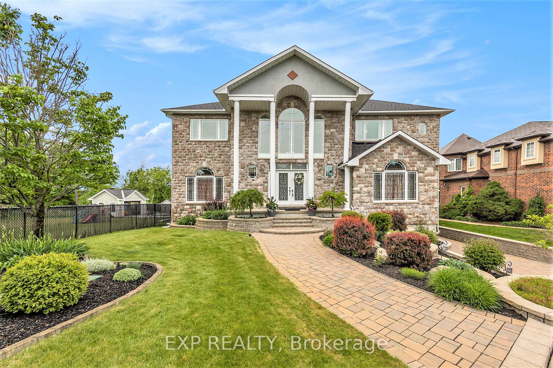 Front of 1284 Rideau Cove Court