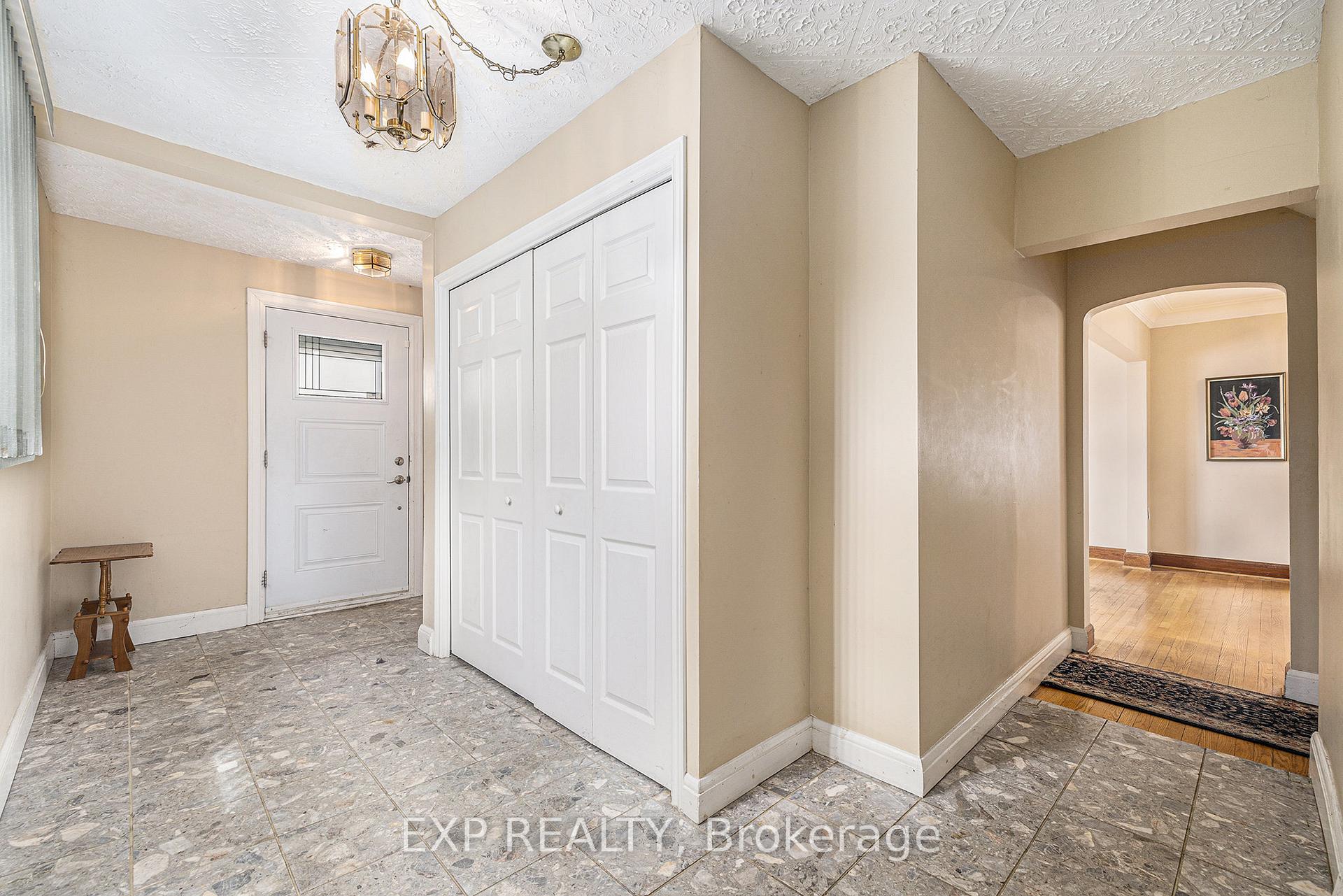 Photo 2 of 612 Byron Avenue, Ottawa, McKellar/Highland — HOMEH