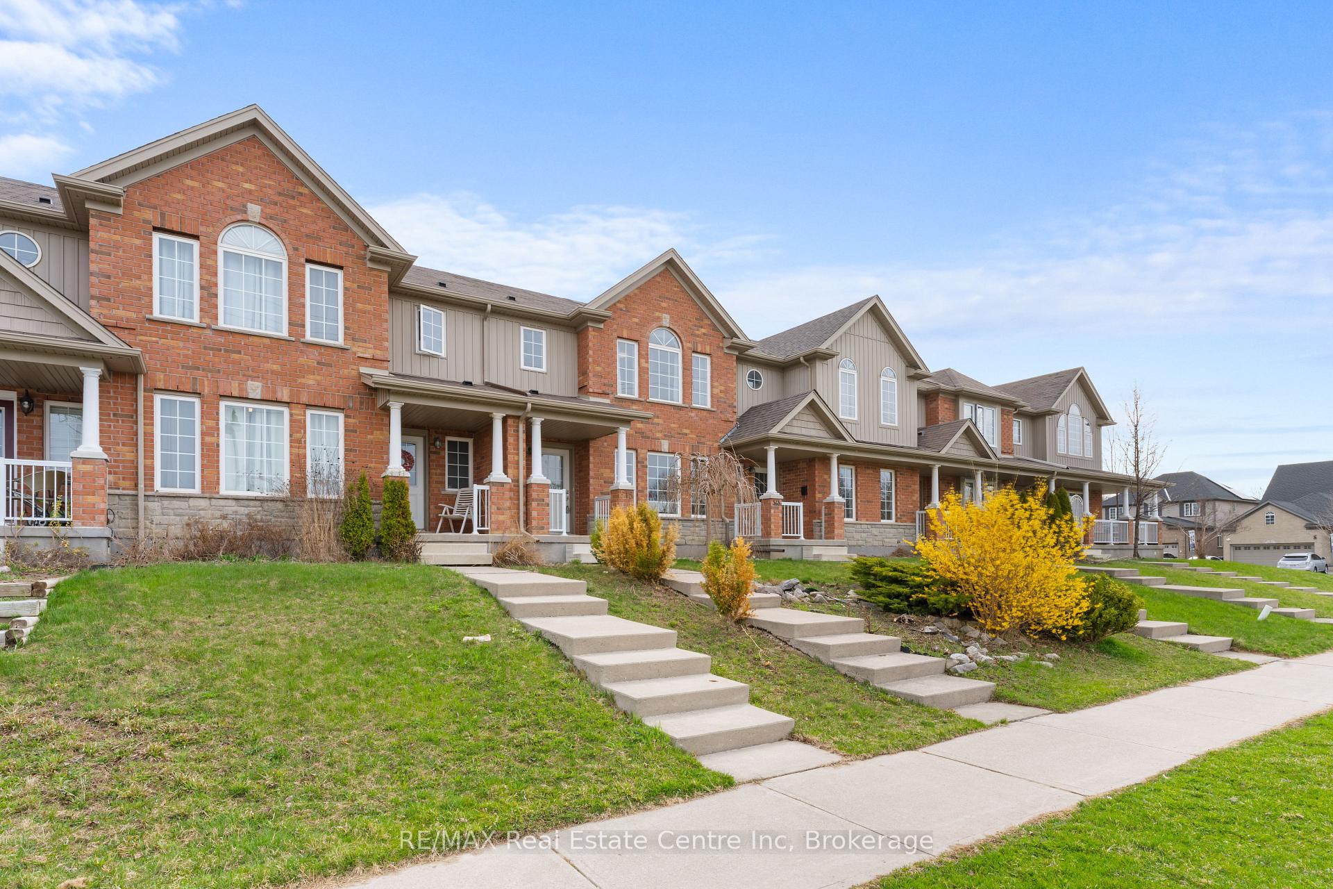 Front of 515 Victoria Road N