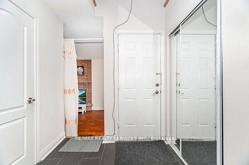 Photo 6 of 120 Leeward Drive, Brampton, Westgate — HOMEH